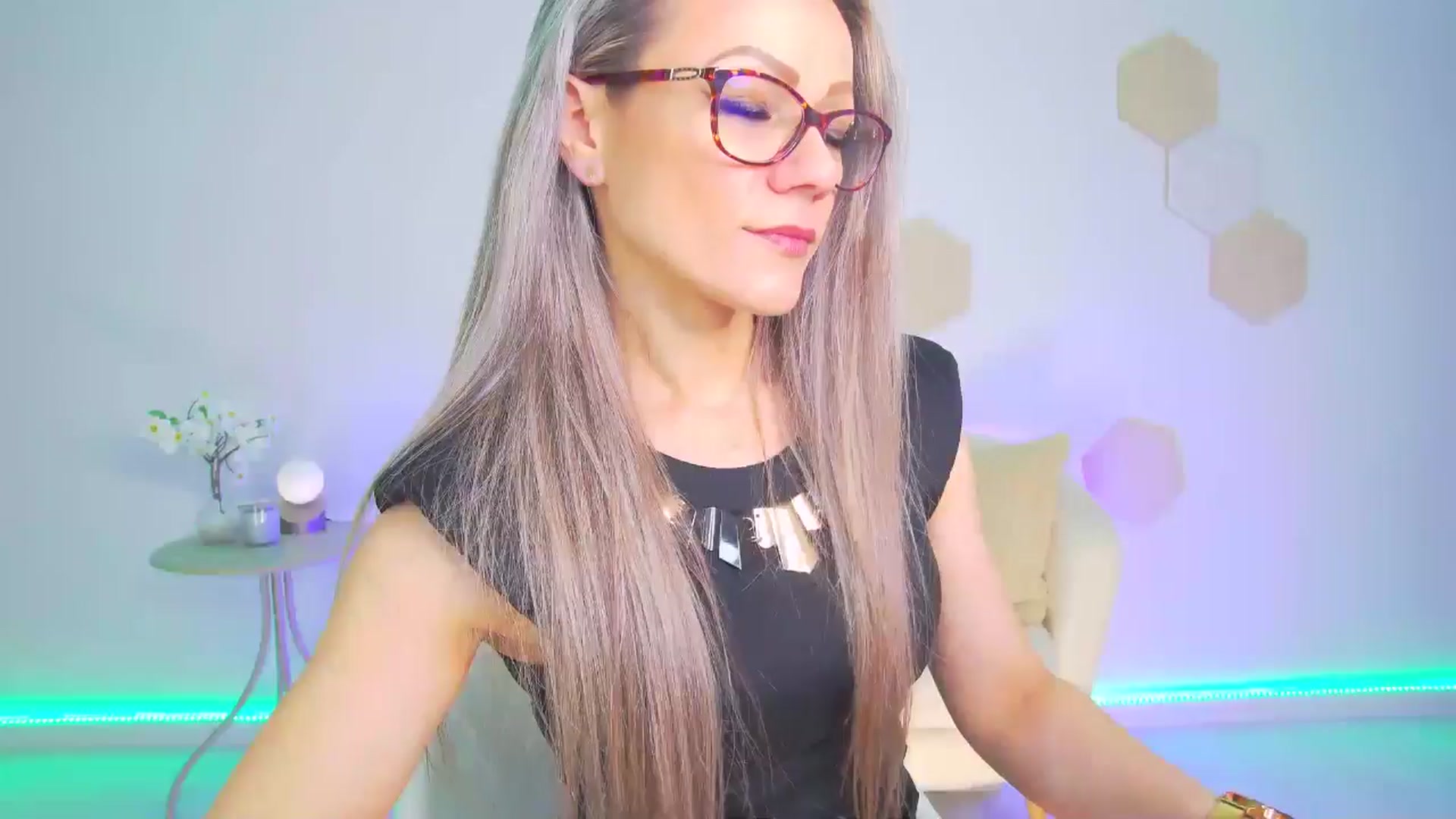 Gallery image thumbnail from Magic__Candy's myfreecams stream on, 05/05/2026, 23:22 image 3 of 20