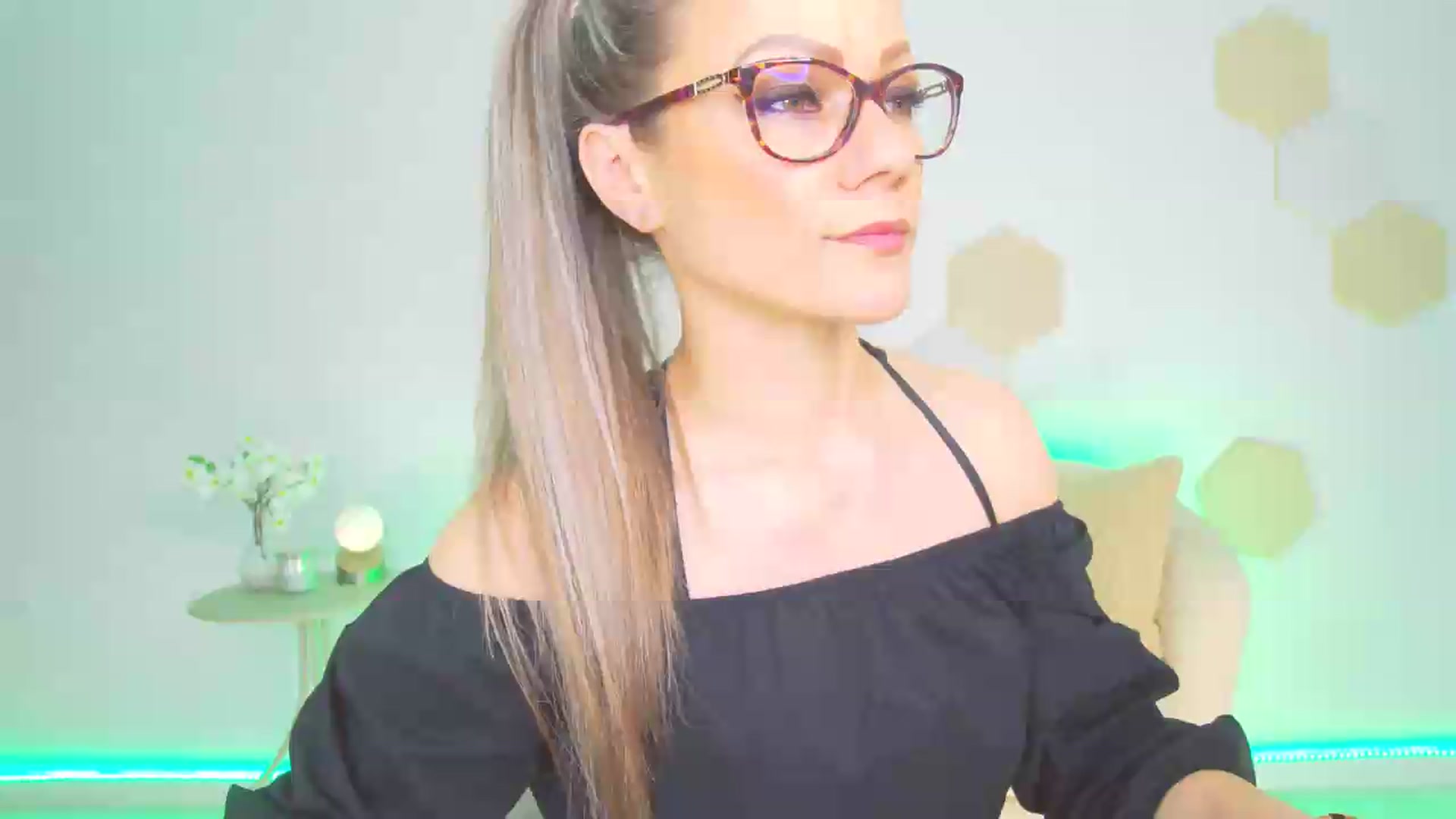 Gallery image thumbnail from Magic__Candy's myfreecams stream on, 05/25/2026, 22:15 image 17 of 20