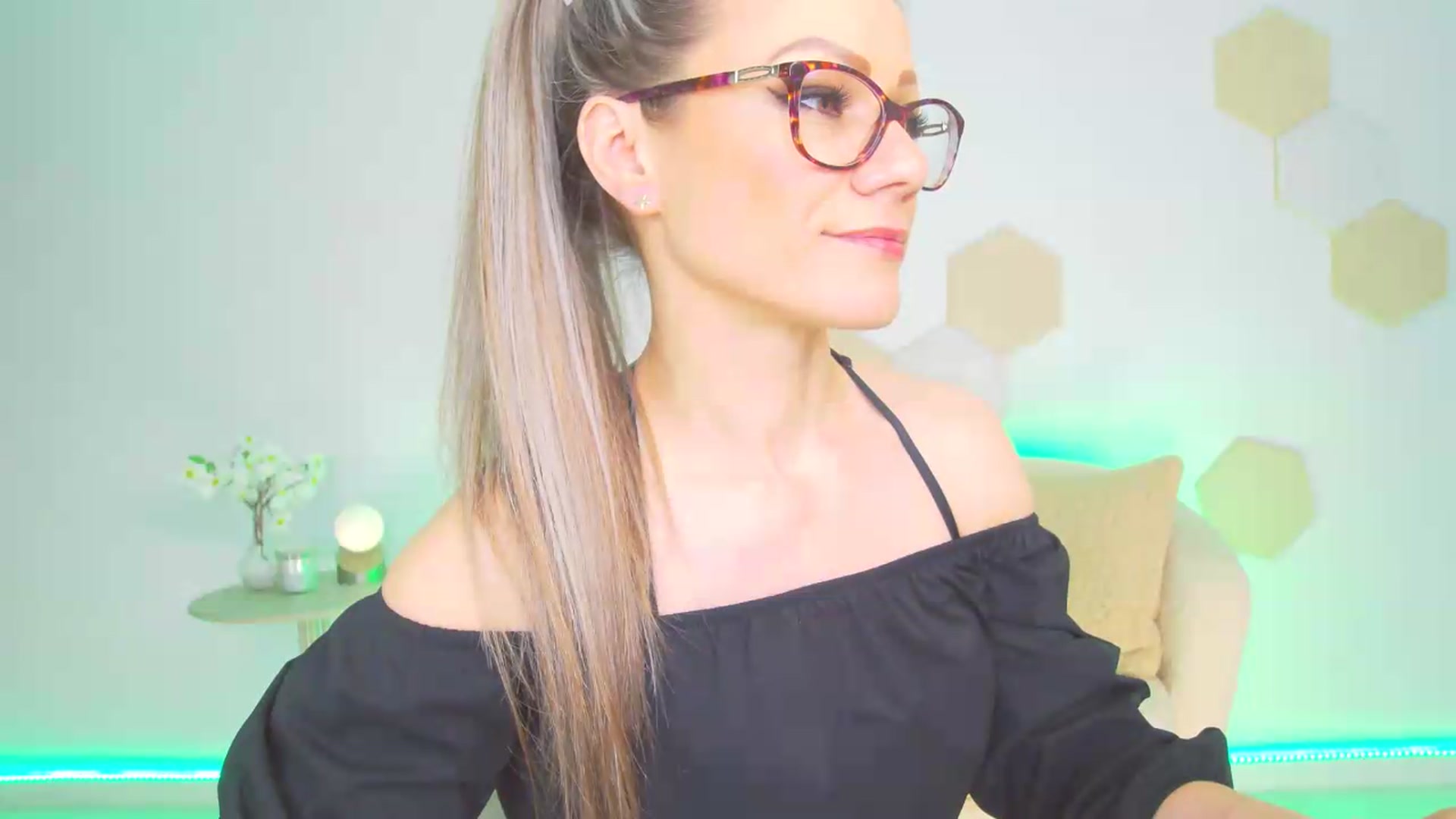 Gallery image thumbnail from Magic__Candy's myfreecams stream on, 05/25/2026, 22:15 image 16 of 20