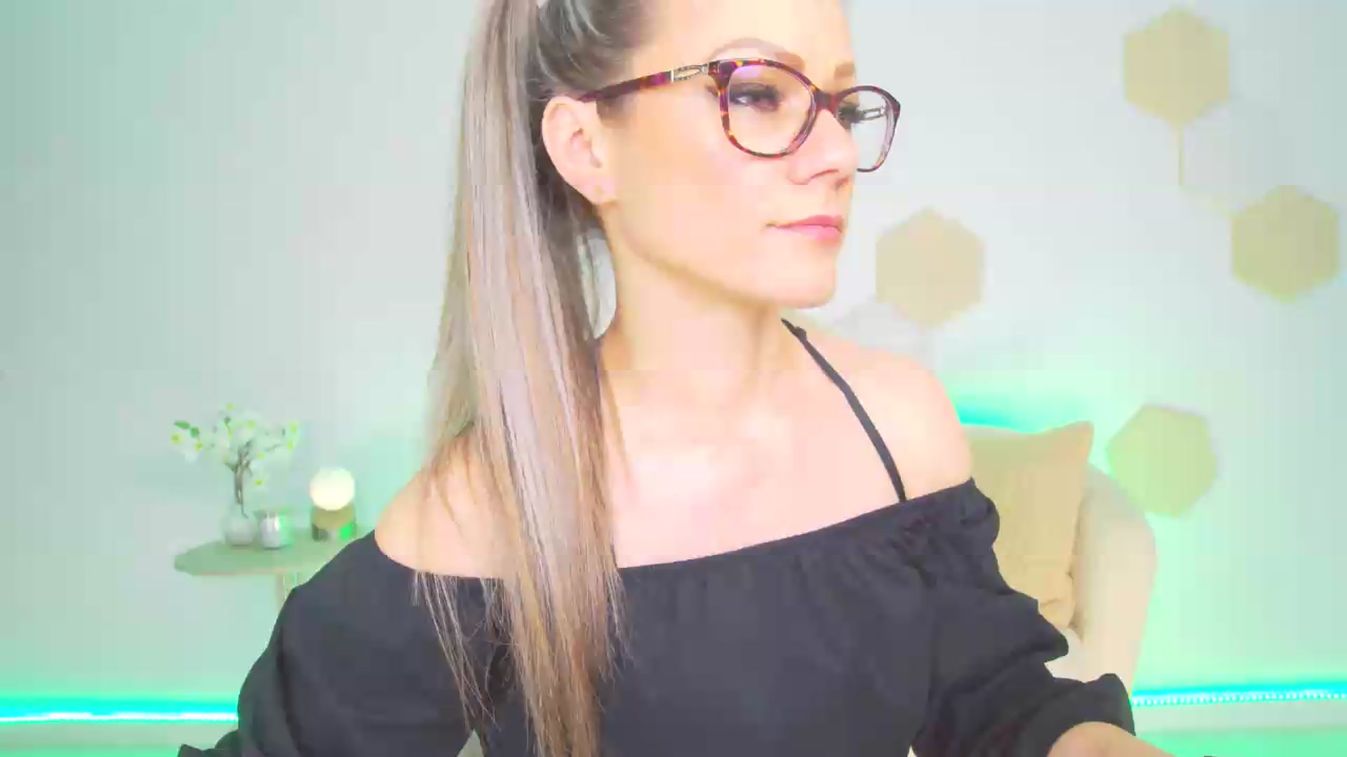 Gallery image thumbnail from Magic__Candy's myfreecams stream on, 05/25/2026, 22:15 image 18 of 20