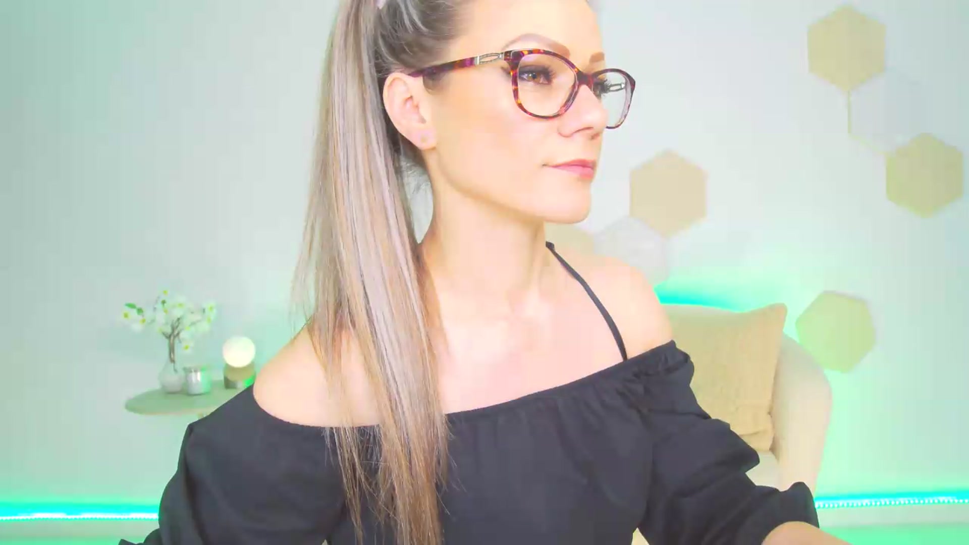 Gallery image thumbnail from Magic__Candy's myfreecams stream on, 05/25/2026, 22:15 image 19 of 20