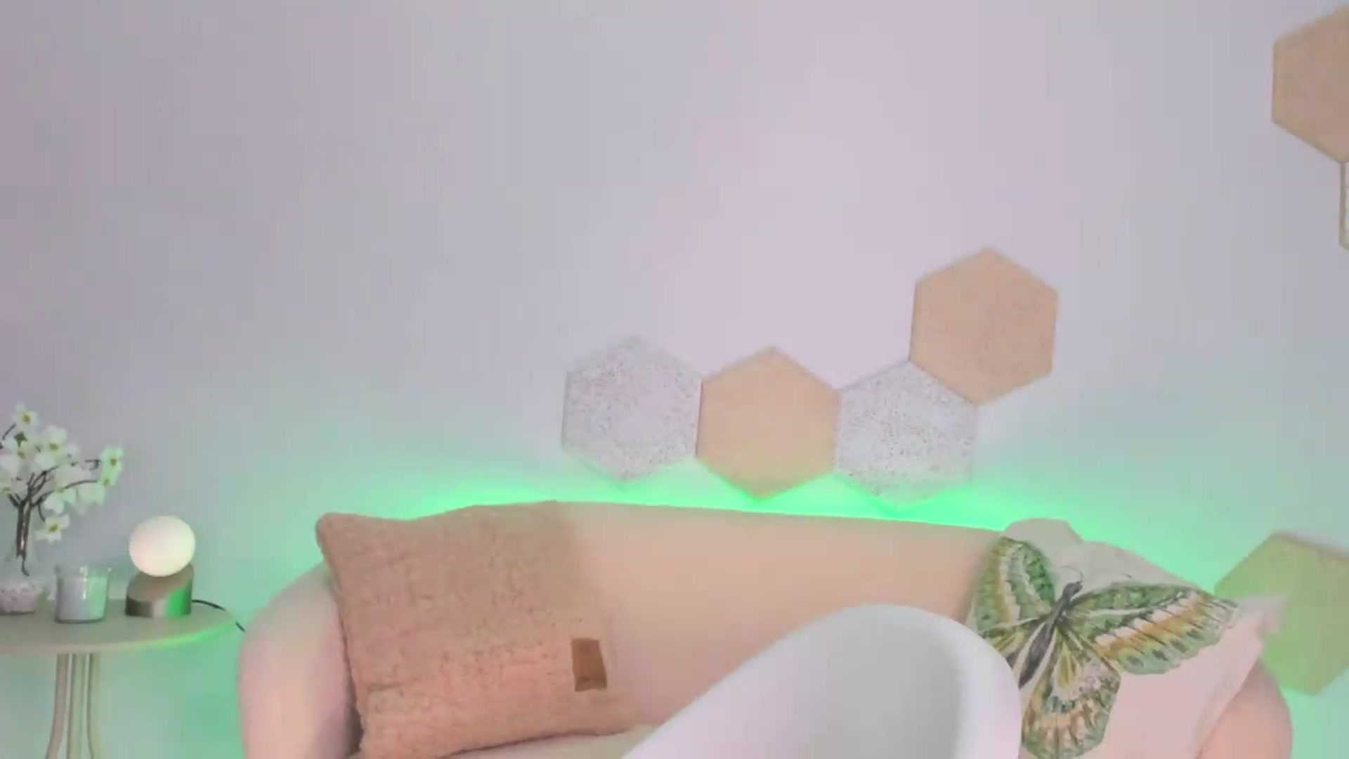 Gallery image thumbnail from Magic__Candy's myfreecams stream on, 08/17/2026, 22:56 image 2 of 20