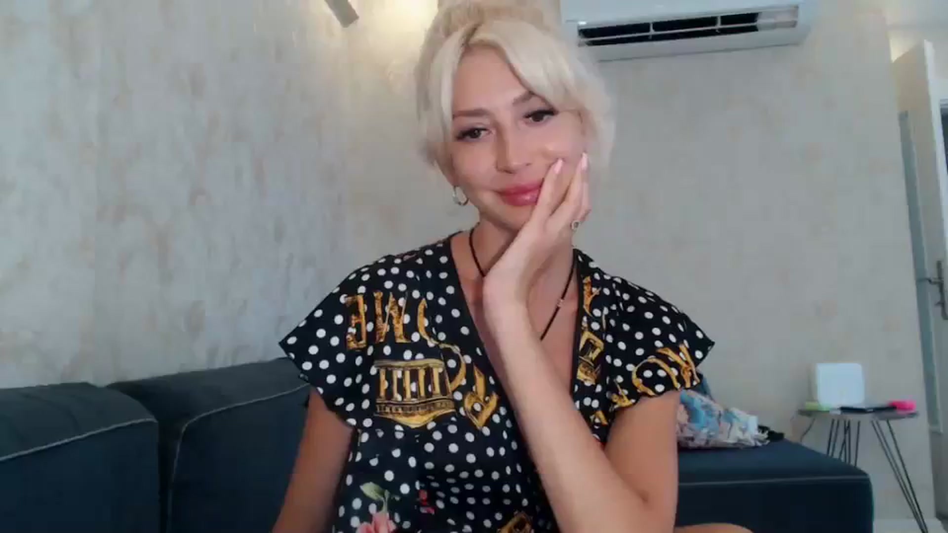 Gallery image thumbnail from Magic__Eyes__'s myfreecams stream on, 08/08/2023, 14:18 image 9 of 20