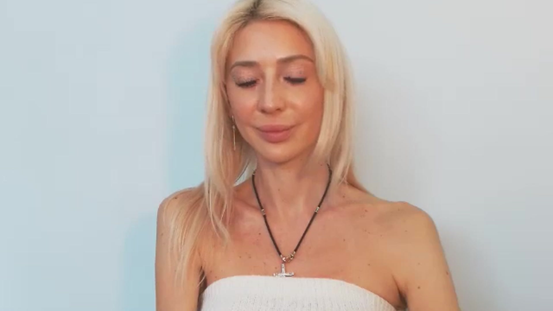 Gallery image thumbnail from Magic__Eyes__'s myfreecams stream on, 03/27/2025, 11:42 image 12 of 20