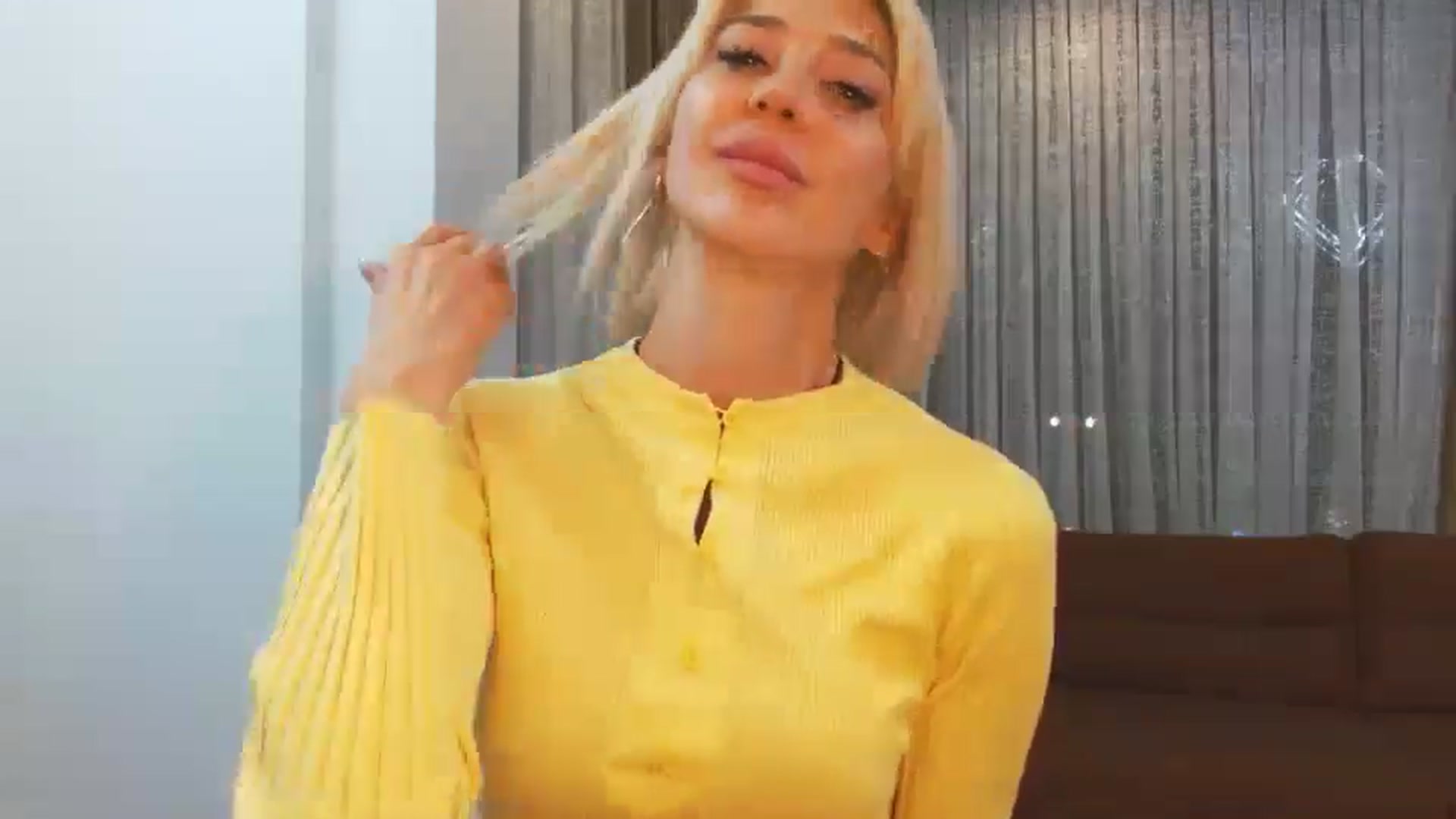 Gallery image thumbnail from Magic__Eyes__'s myfreecams stream on, 04/14/2025, 19:53 image 17 of 20