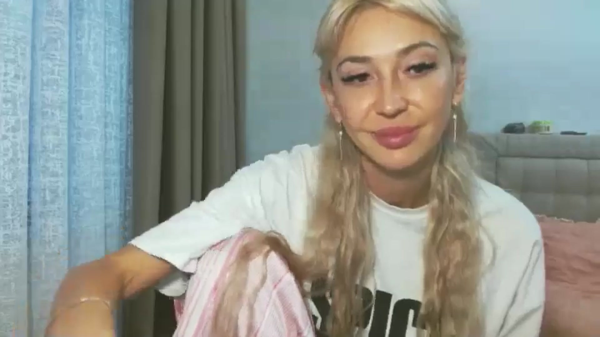 Gallery image thumbnail from Magic__Eyes__'s myfreecams stream on, 12/03/2025, 14:43 image 14 of 20