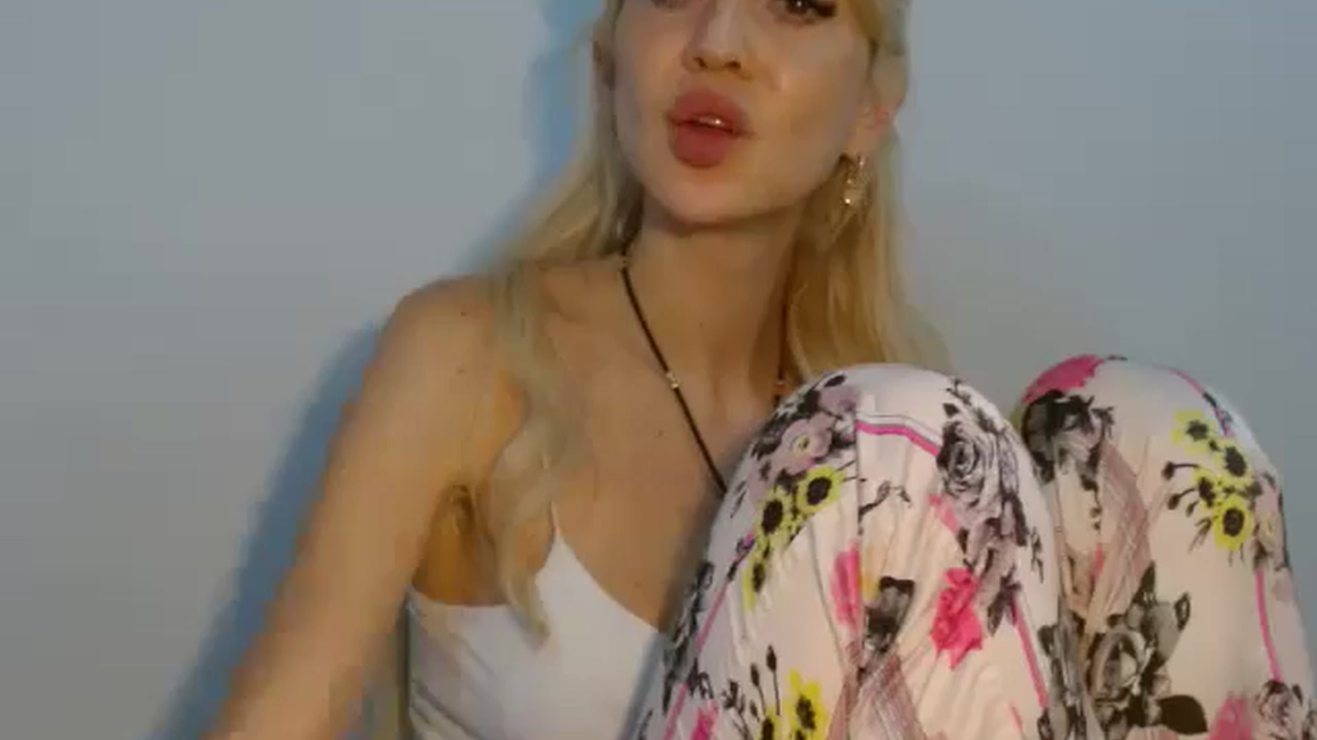 Gallery image thumbnail from Magic__Eyes__'s myfreecams stream on, 05/03/2026, 17:37 image 1 of 20