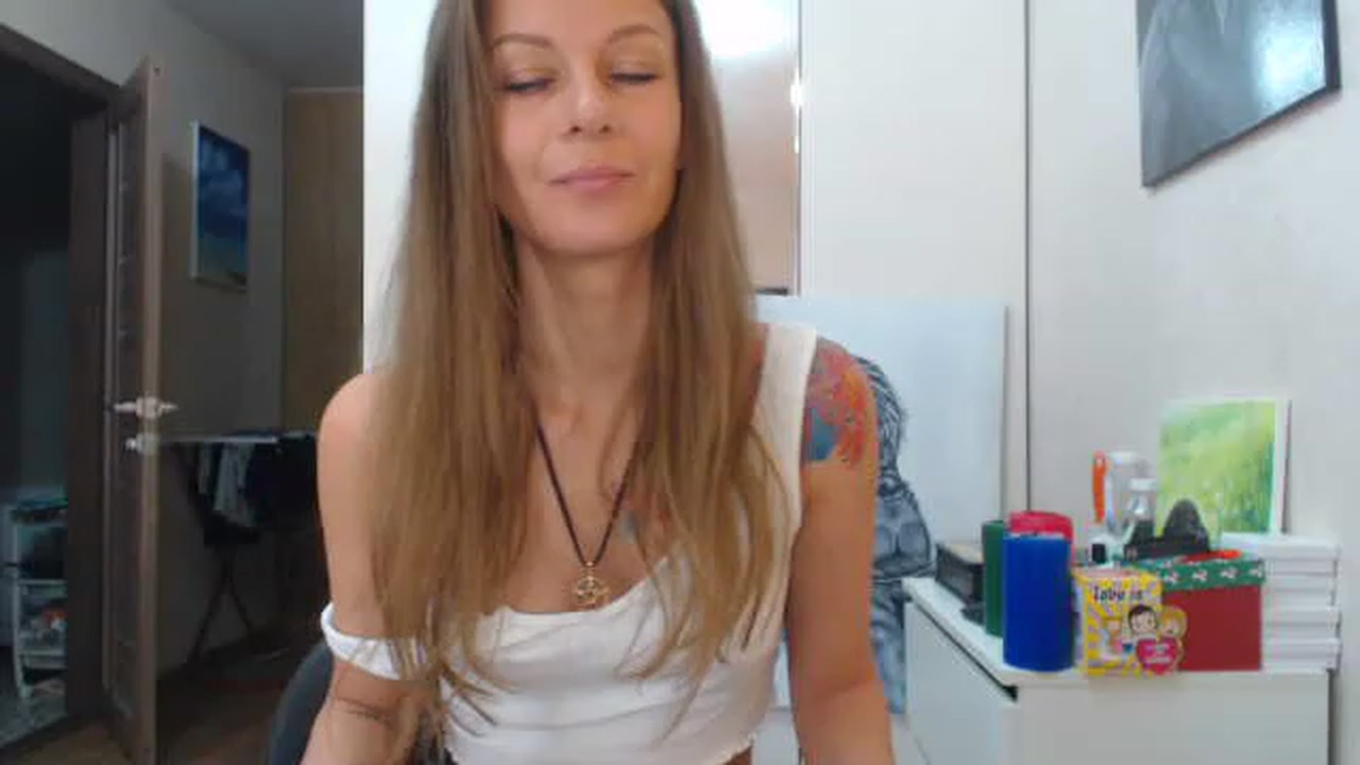Gallery image thumbnail from Magic__girl's myfreecams stream on, 06/20/2023, 07:46 image 12 of 20