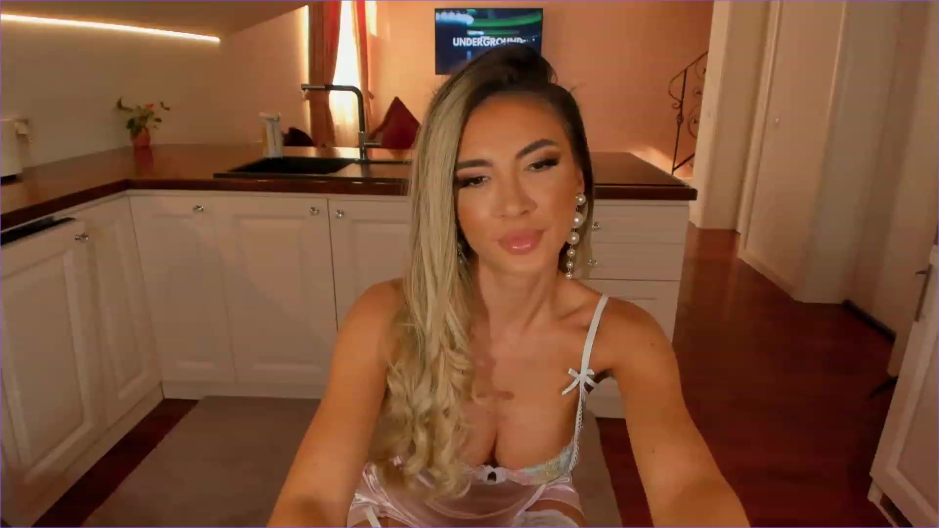Gallery image thumbnail from MagnumOpus's myfreecams stream on, 10/06/2023, 13:12 image 13 of 20