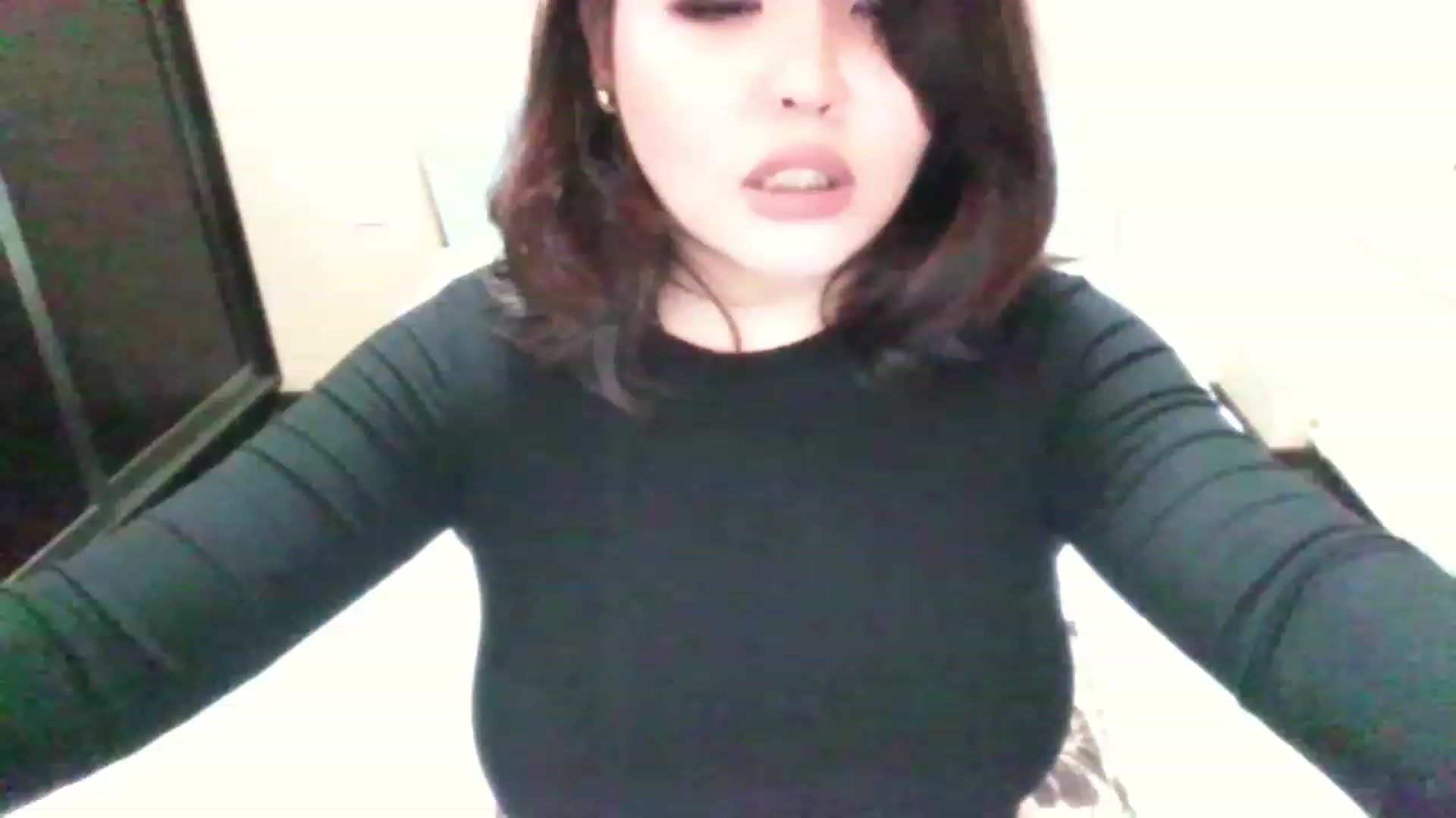 Gallery image thumbnail from MaiChubbyFace's myfreecams stream on, 11/19/2022, 18:40 image 16 of 20