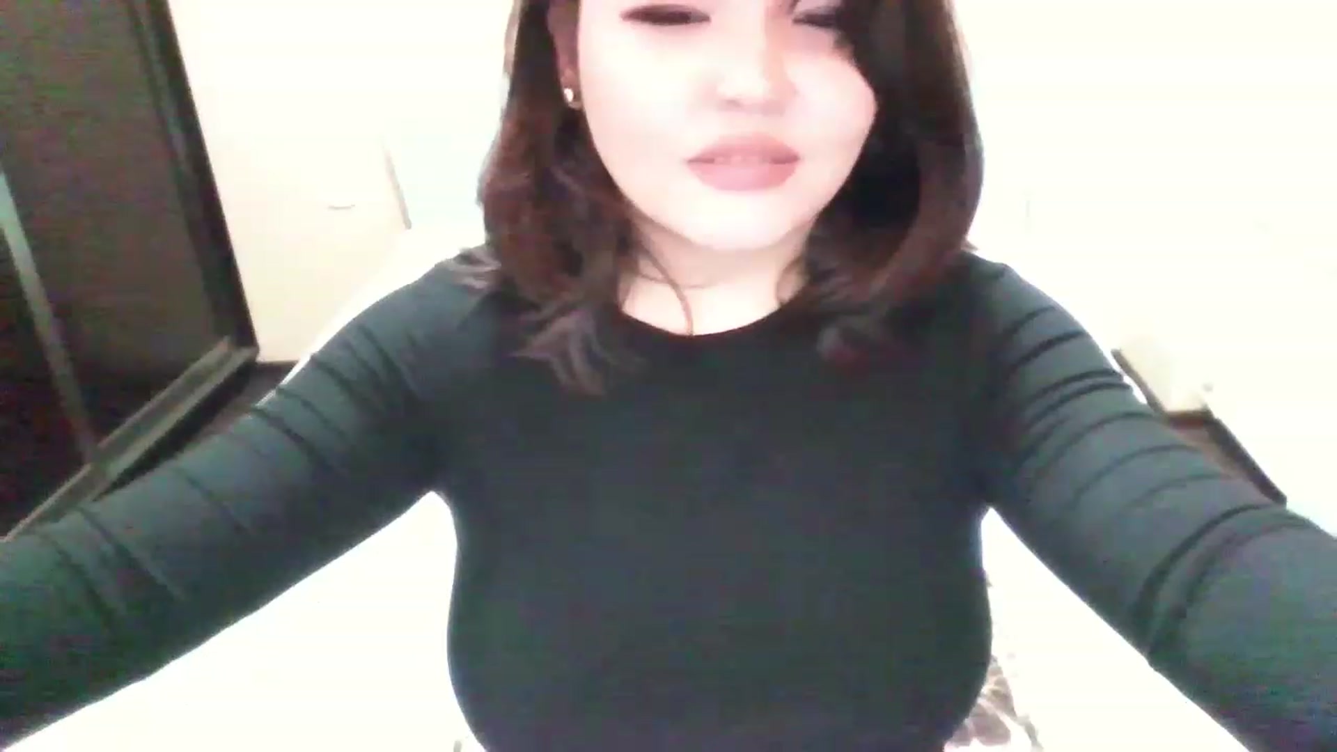 Gallery image thumbnail from MaiChubbyFace's myfreecams stream on, 11/19/2022, 18:40 image 19 of 20