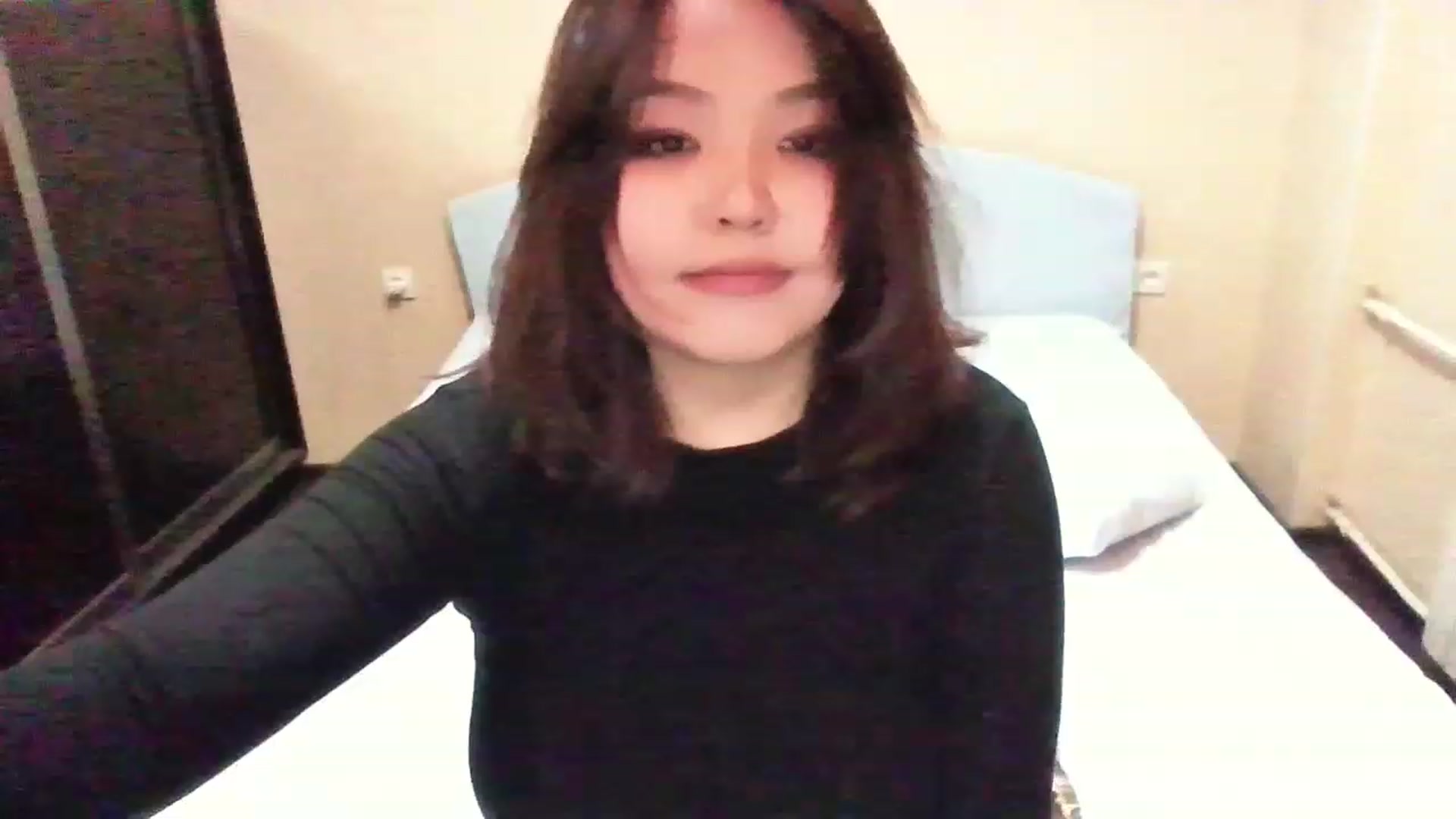 Gallery image thumbnail from MaiChubbyFace's myfreecams stream on, 11/20/2022, 14:39 image 2 of 20