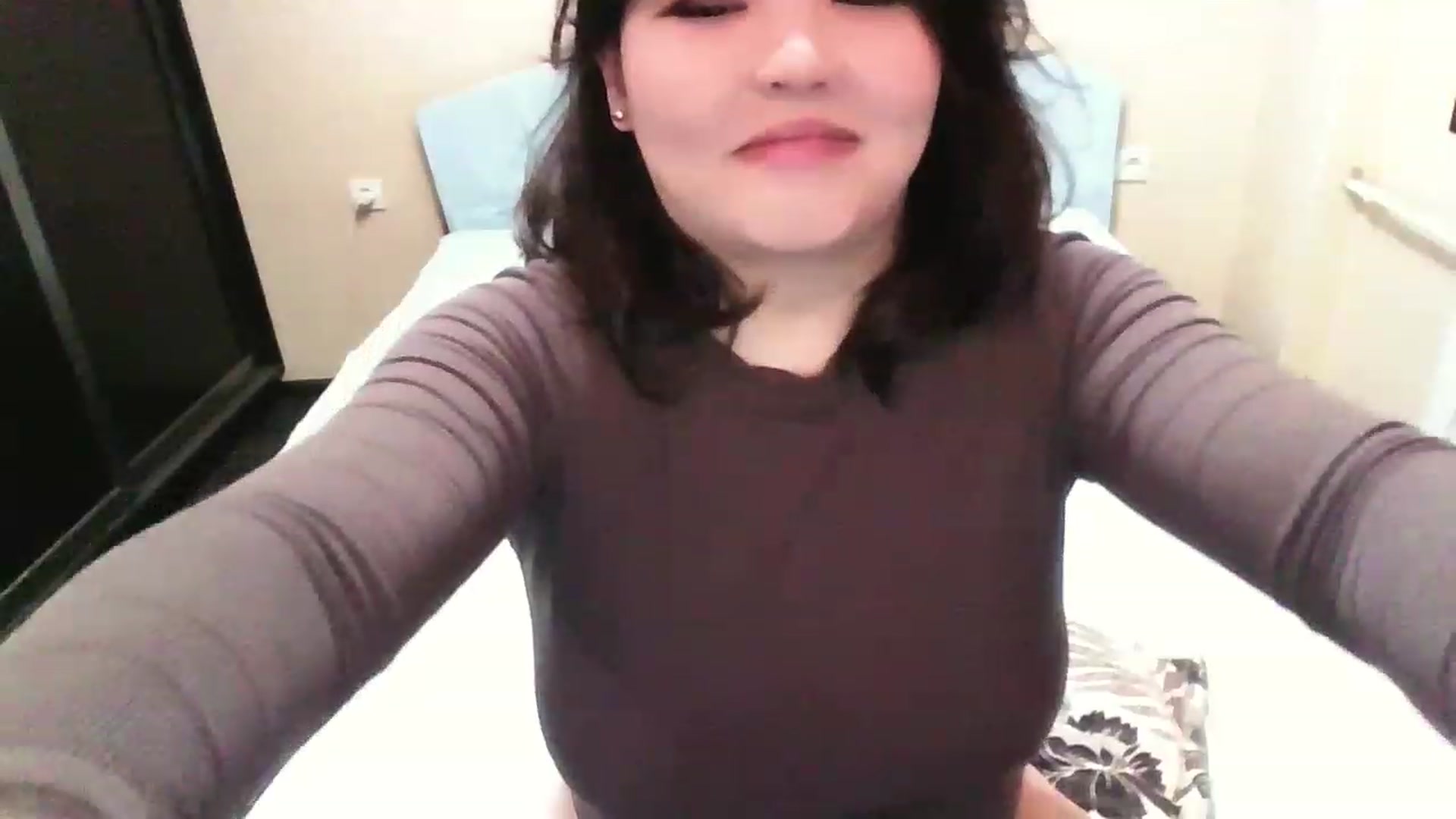Gallery image thumbnail from MaiChubbyFace's myfreecams stream on, 12/01/2022, 24:59 image 16 of 20