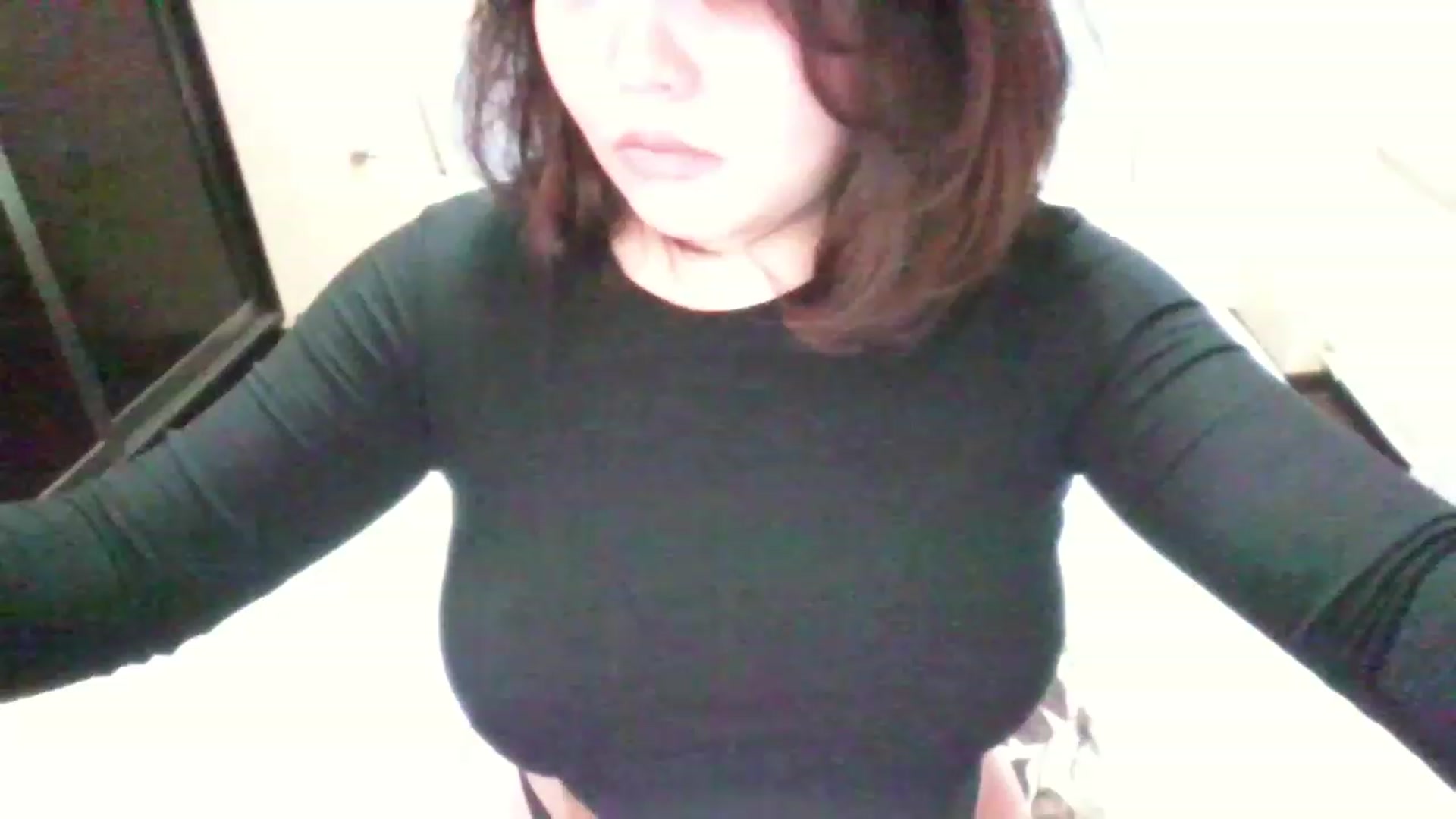 Gallery image thumbnail from MaiChubbyFace's myfreecams stream on, 12/04/2022, 12:25 image 1 of 20