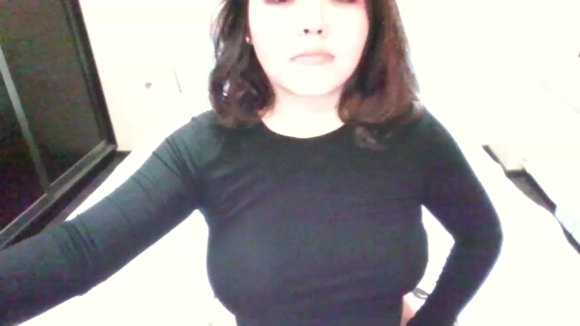 Gallery image thumbnail from MaiChubbyFace's myfreecams stream on, 12/04/2022, 14:23 image 18 of 20