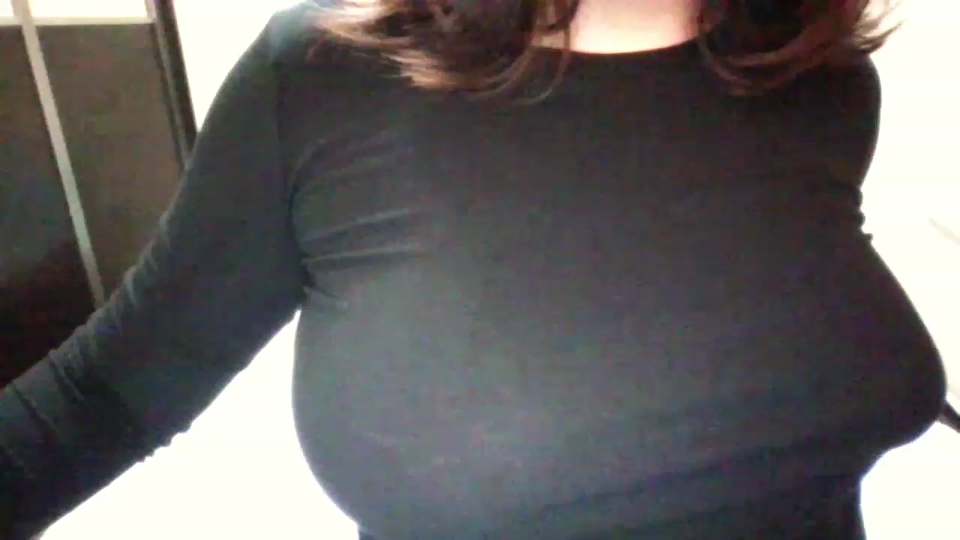 Gallery image thumbnail from MaiChubbyFace's myfreecams stream on, 12/04/2022, 15:14 image 14 of 20
