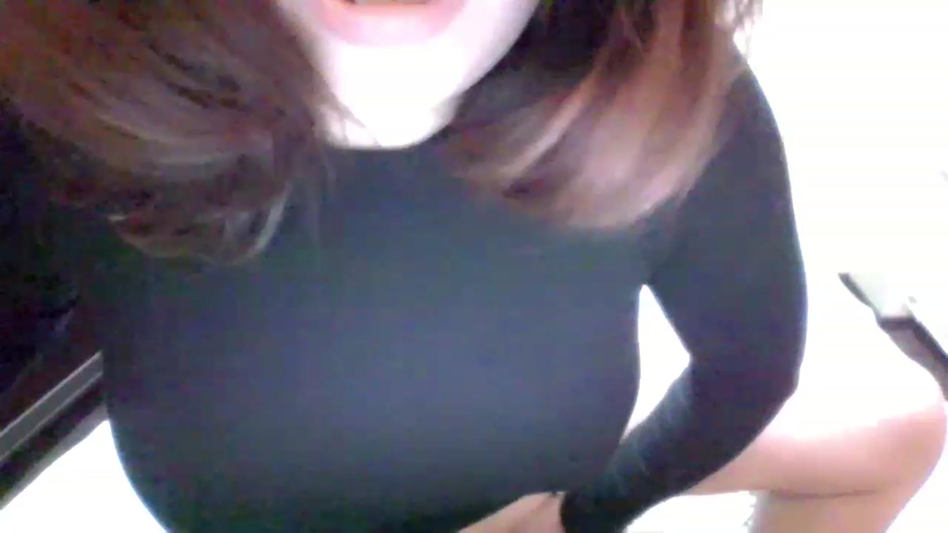 Gallery image thumbnail from MaiChubbyFace's myfreecams stream on, 12/04/2022, 15:14 image 18 of 20