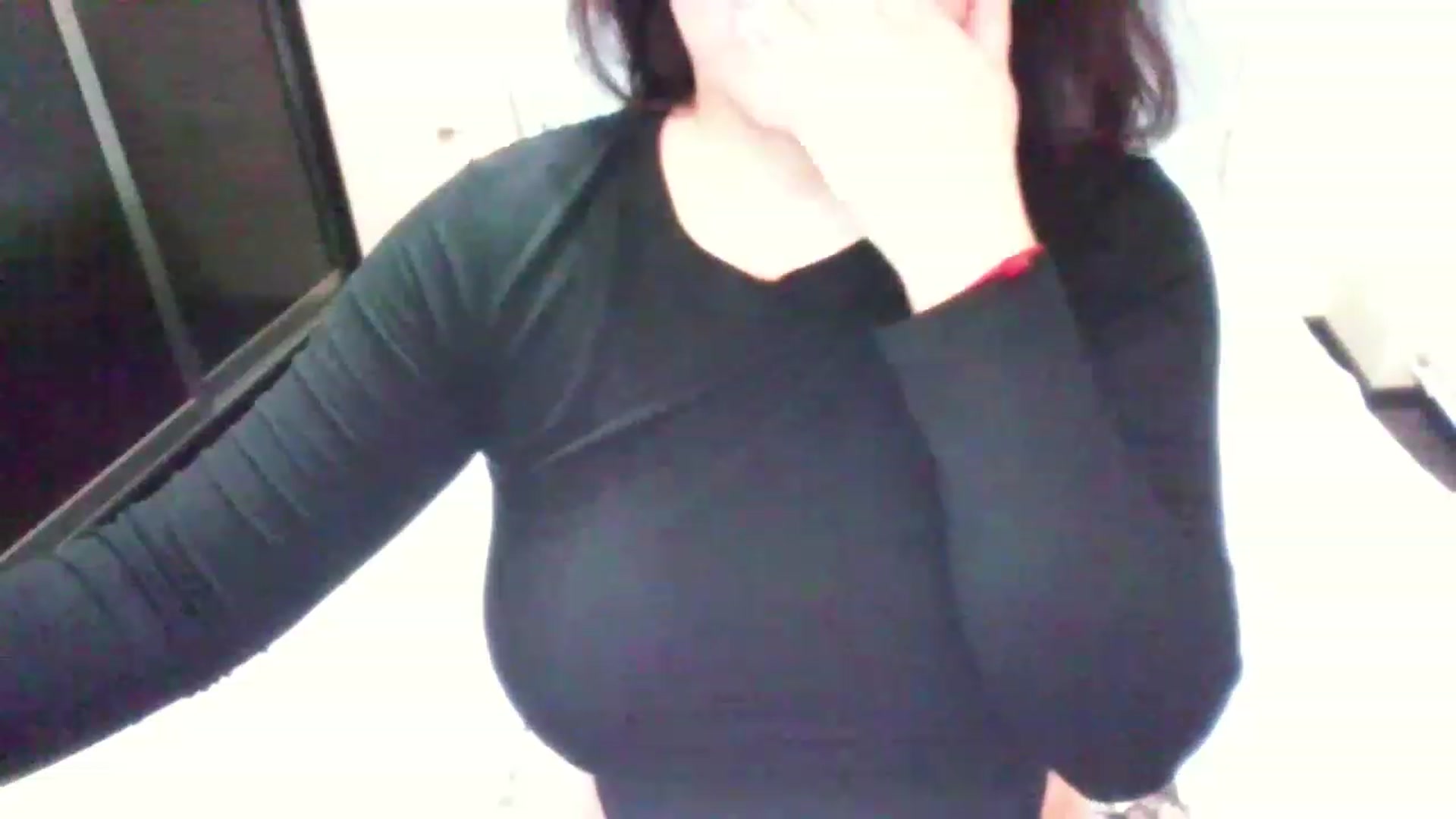 Gallery image thumbnail from MaiChubbyFace's myfreecams stream on, 12/04/2022, 15:14 image 7 of 20