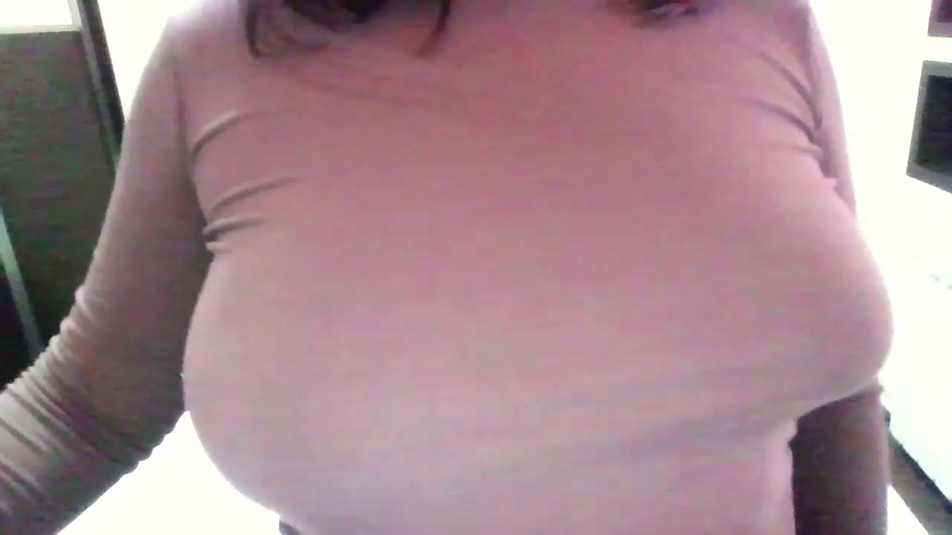 Gallery image thumbnail from MaiChubbyFace's myfreecams stream on, 12/11/2022, 08:59 image 19 of 20