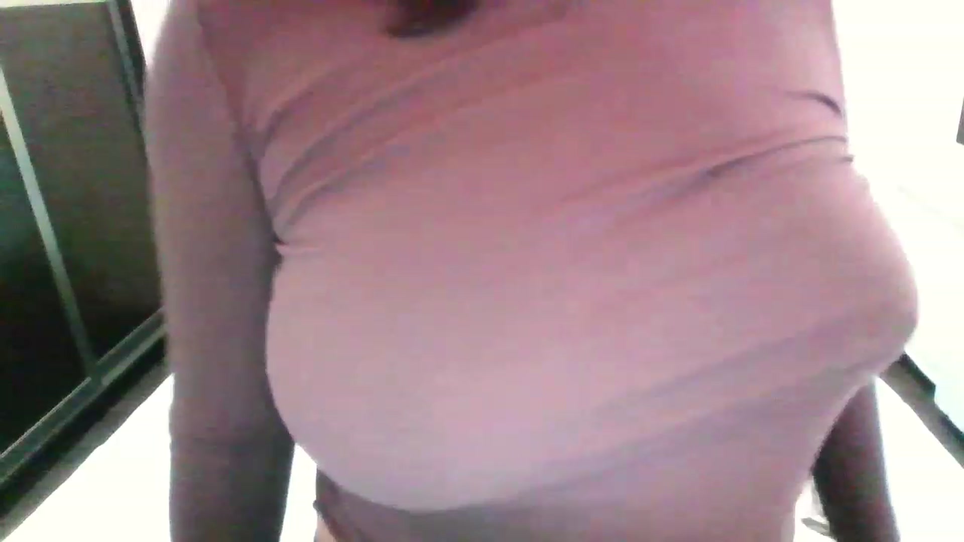 Gallery image thumbnail from MaiChubbyFace's myfreecams stream on, 12/11/2022, 08:59 image 10 of 20