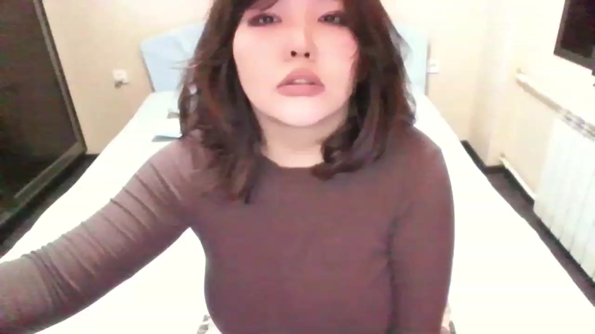Gallery image thumbnail from MaiChubbyFace's myfreecams stream on, 12/15/2022, 15:54 image 15 of 20