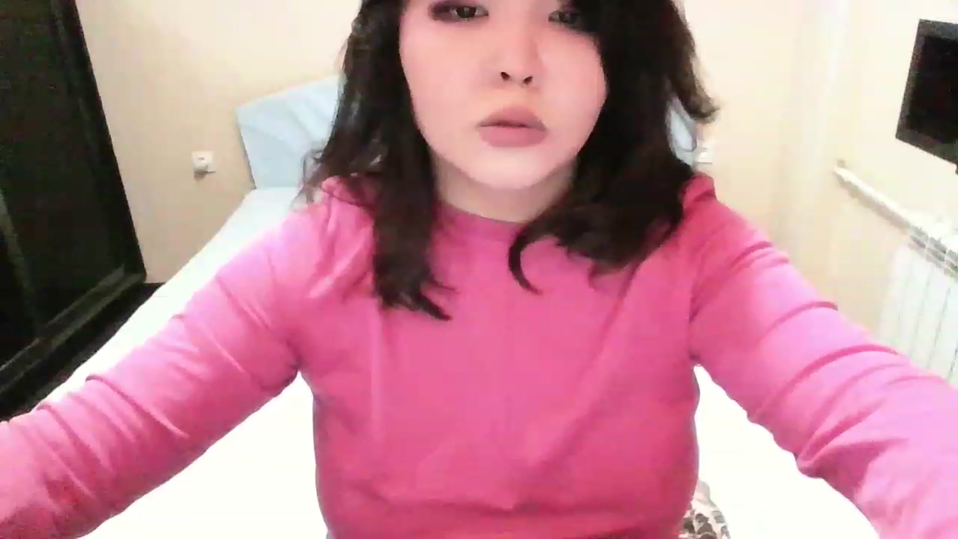 Gallery image thumbnail from MaiChubbyFace's myfreecams stream on, 12/20/2022, 17:57 image 5 of 20