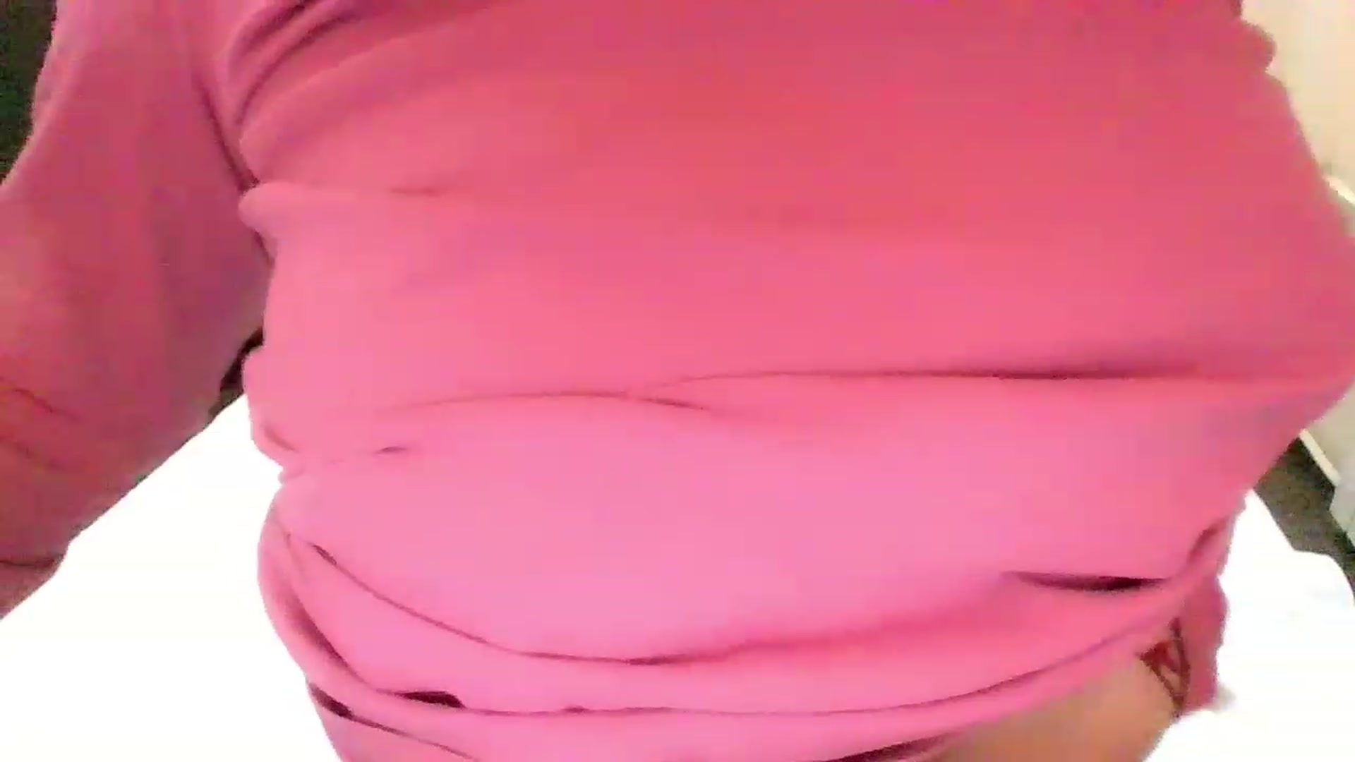 Gallery image thumbnail from MaiChubbyFace's myfreecams stream on, 12/20/2022, 17:57 image 19 of 20