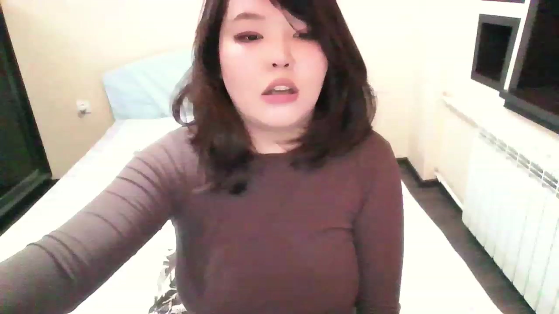 Gallery image thumbnail from MaiChubbyFace's myfreecams stream on, 12/24/2022, 22:03 image 9 of 20