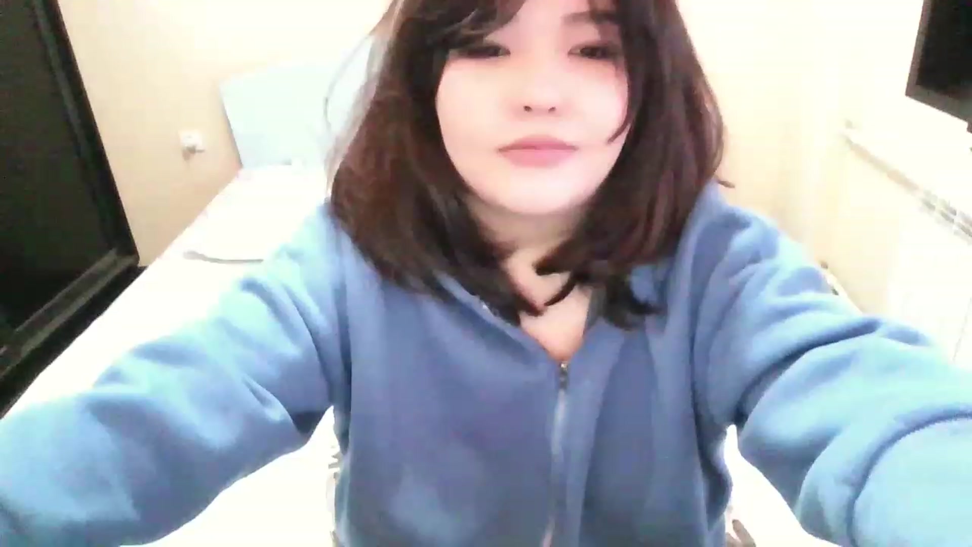 Gallery image thumbnail from MaiChubbyFace's myfreecams stream on, 12/28/2022, 09:26 image 19 of 20