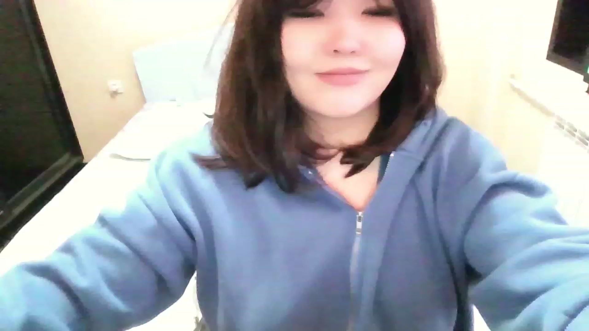 Gallery image thumbnail from MaiChubbyFace's myfreecams stream on, 12/28/2022, 10:10 image 7 of 20