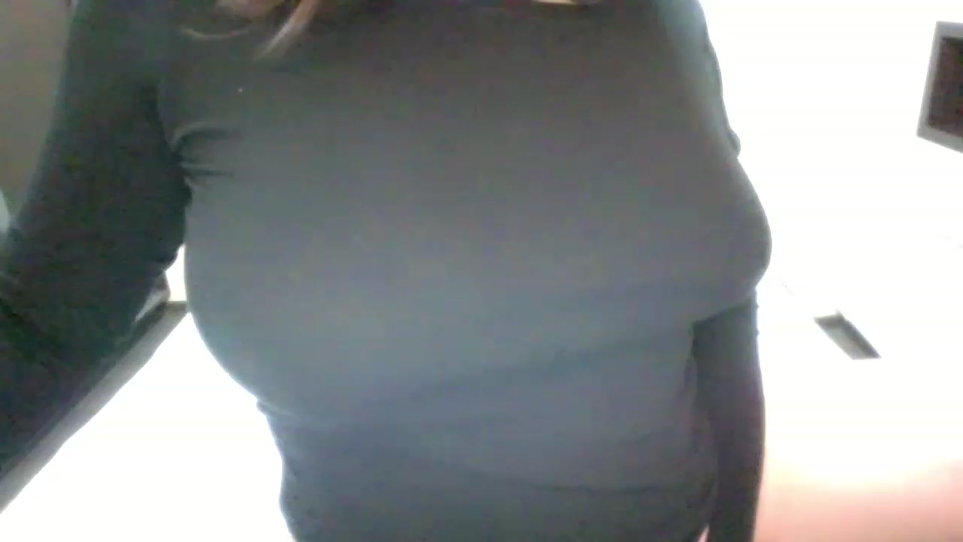 Gallery image thumbnail from MaiChubbyFace's myfreecams stream on, 01/03/2023, 14:01 image 8 of 20