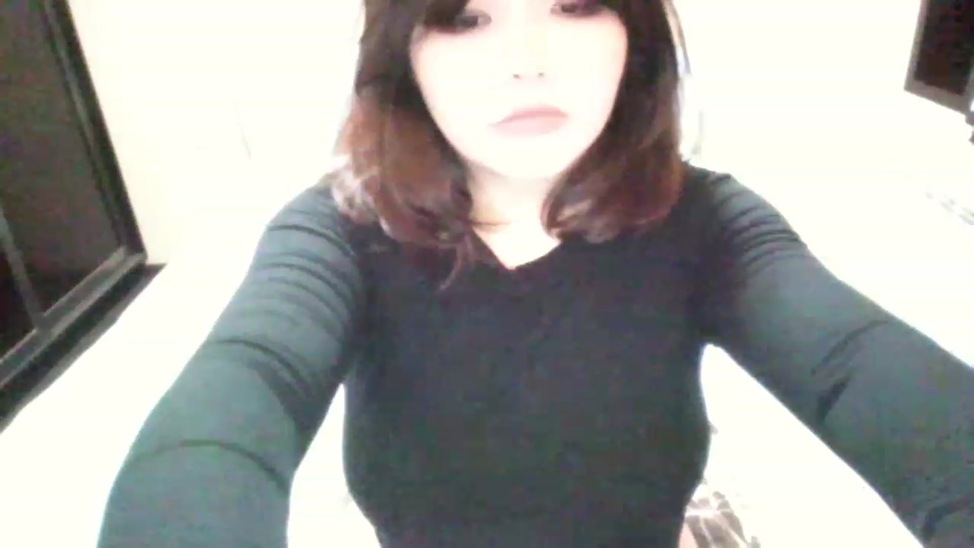 Gallery image thumbnail from MaiChubbyFace's myfreecams stream on, 01/03/2023, 17:00 image 14 of 20