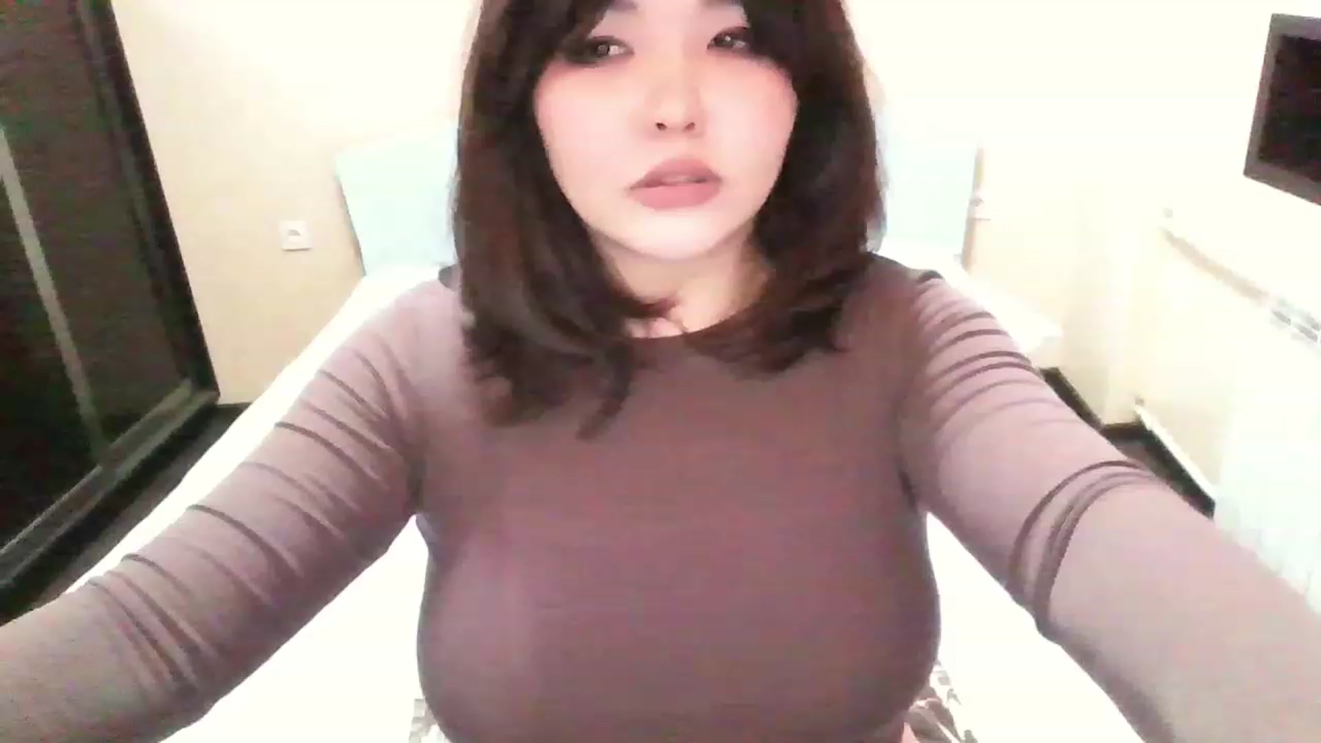 Gallery image thumbnail from MaiChubbyFace's myfreecams stream on, 01/03/2023, 17:55 image 14 of 20