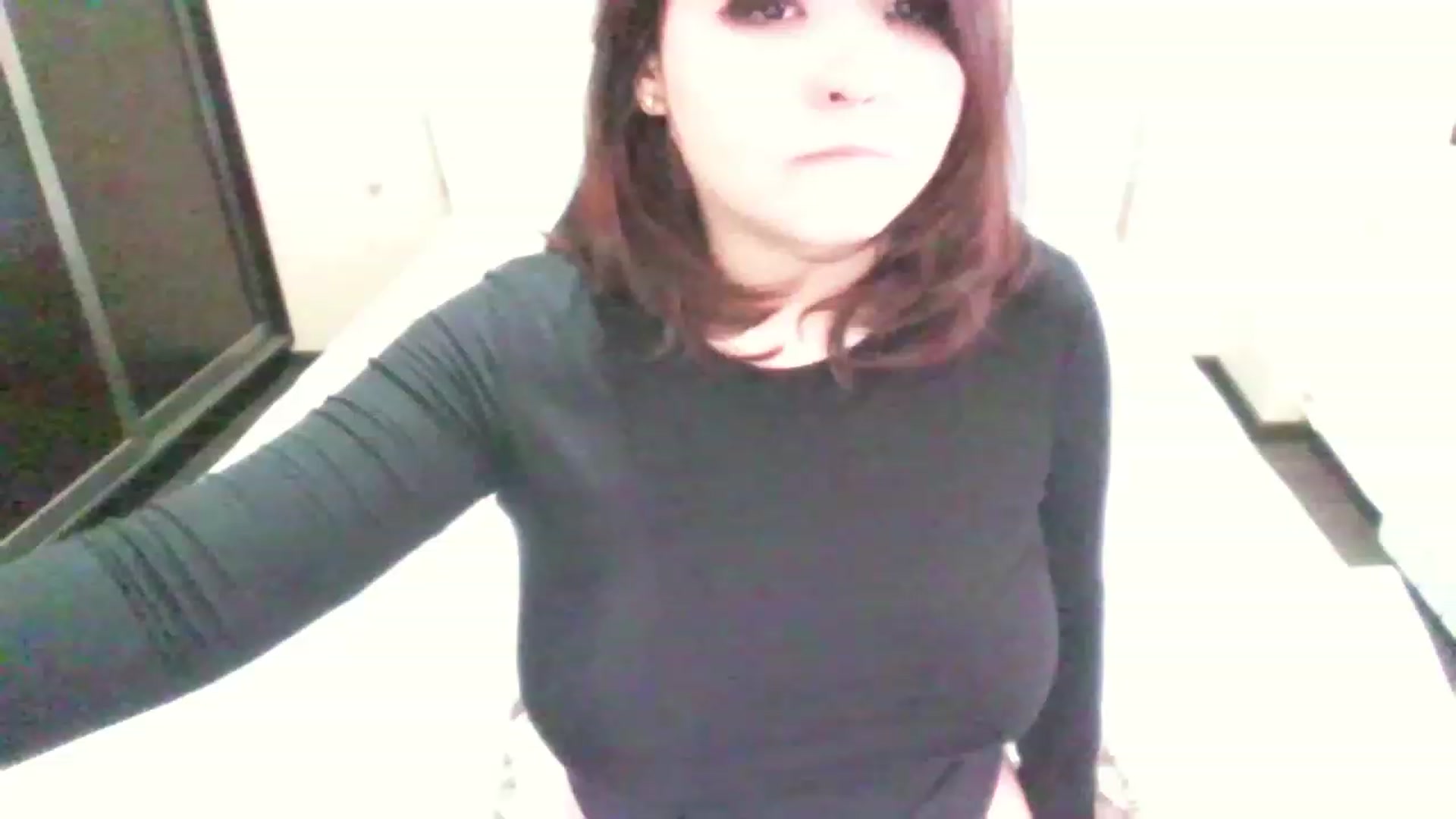 Gallery image thumbnail from MaiChubbyFace's myfreecams stream on, 01/04/2023, 07:59 image 15 of 20