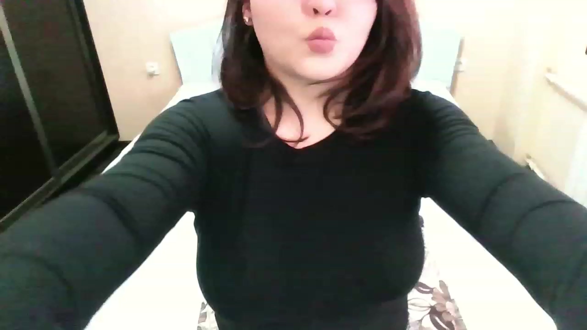 Gallery image thumbnail from MaiChubbyFace's myfreecams stream on, 01/04/2023, 07:59 image 8 of 20