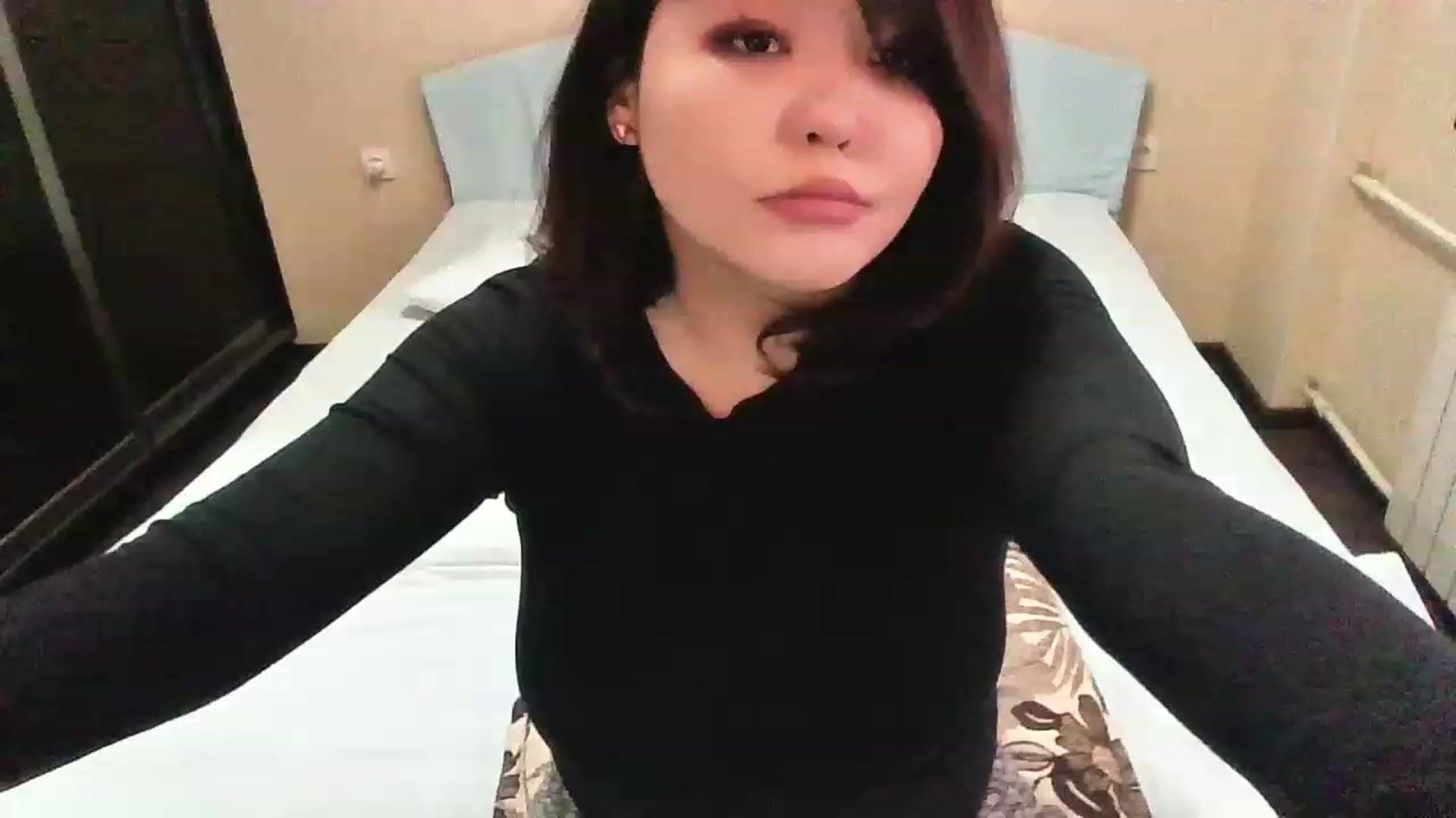 Gallery image thumbnail from MaiChubbyFace's myfreecams stream on, 01/04/2023, 07:59 image 12 of 20