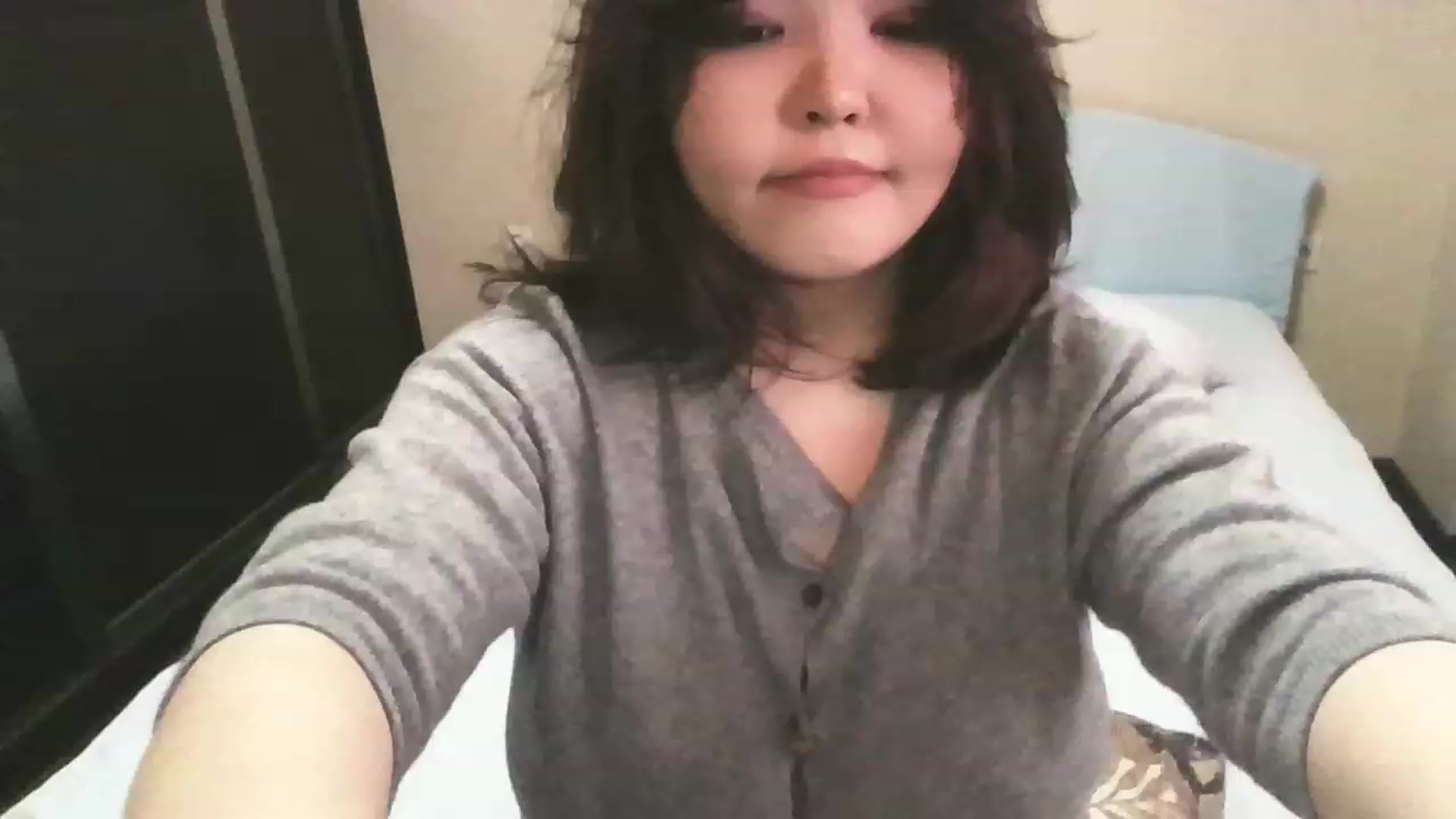 Gallery image thumbnail from MaiChubbyFace's myfreecams stream on, 03/03/2023, 08:02 image 4 of 20