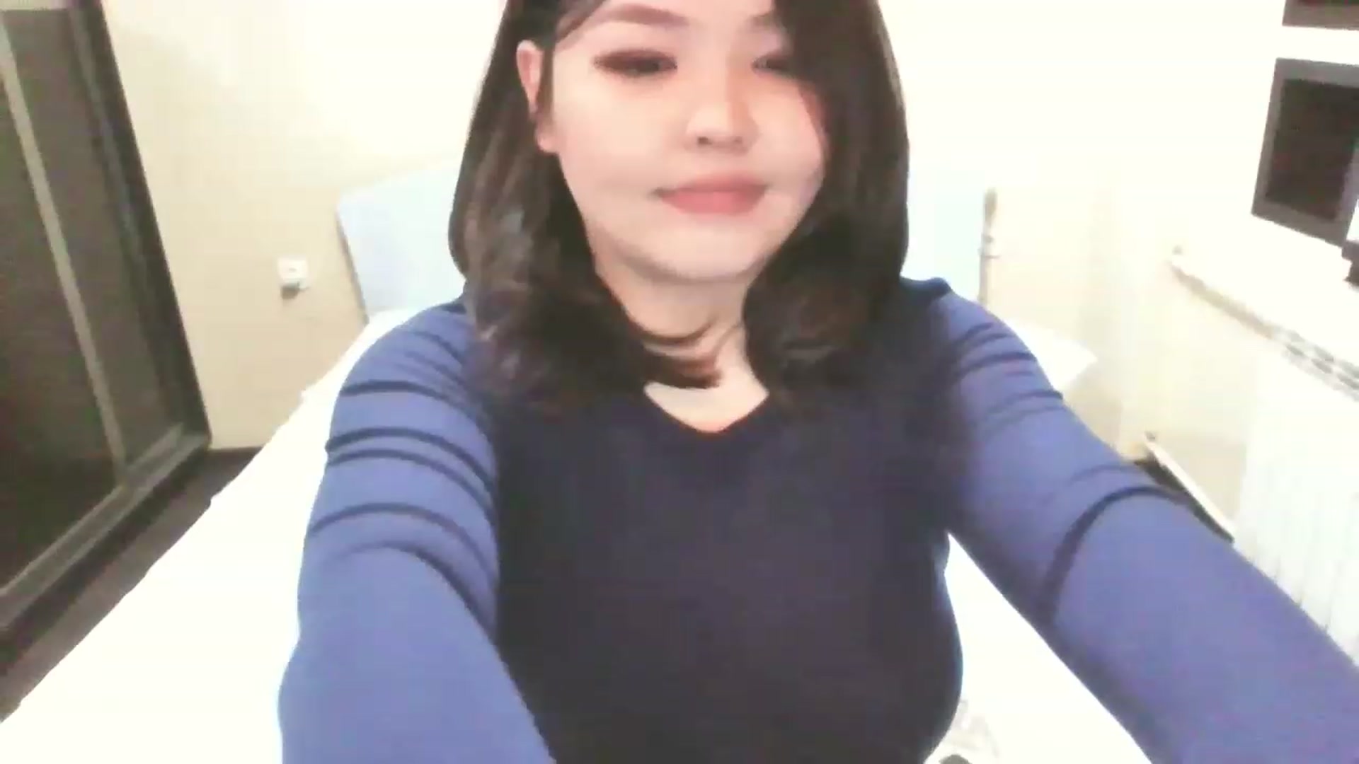 Gallery image thumbnail from MaiChubbyFace's myfreecams stream on, 03/28/2023, 17:21 image 10 of 20