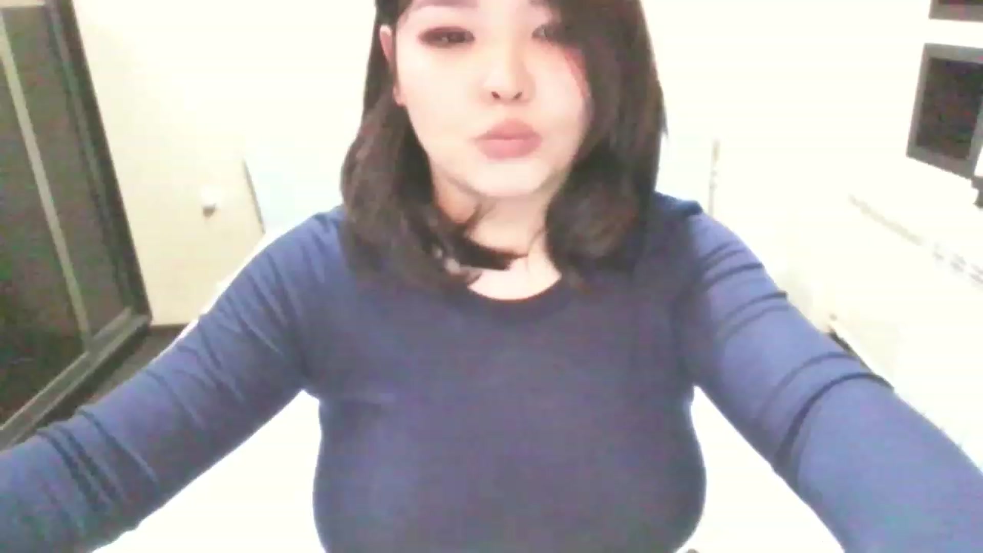 Gallery image thumbnail from MaiChubbyFace's myfreecams stream on, 03/28/2023, 17:21 image 9 of 20