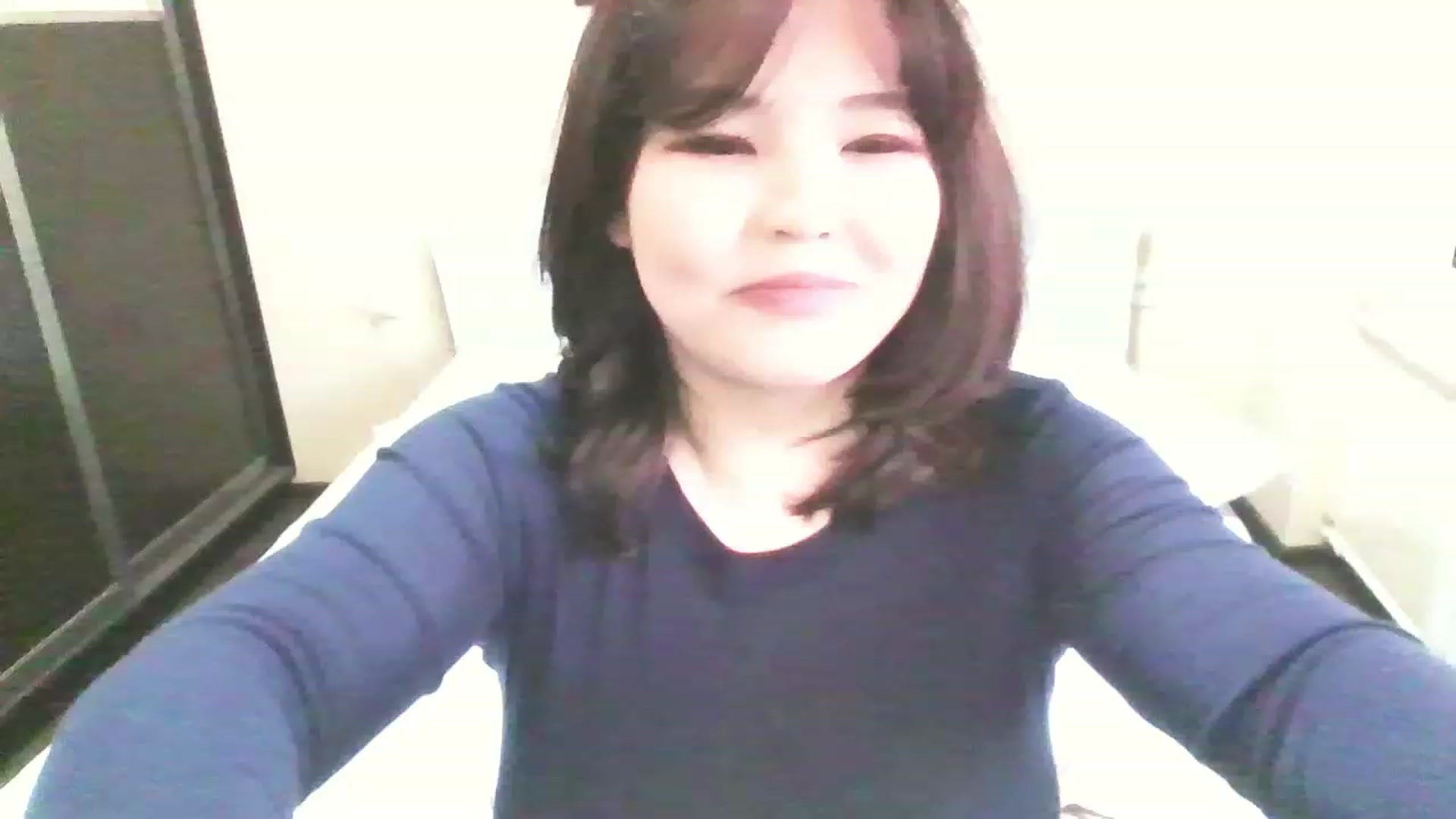 Gallery image thumbnail from MaiChubbyFace's myfreecams stream on, 03/29/2023, 06:24 image 11 of 20