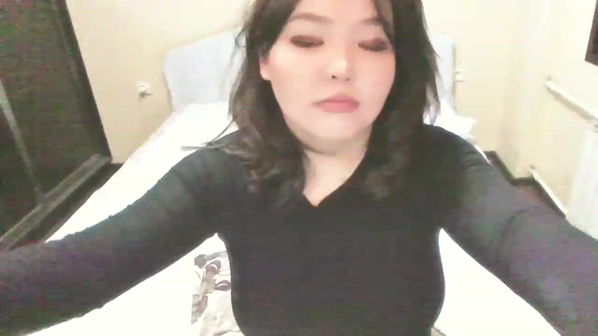 Gallery image thumbnail from MaiChubbyFace's myfreecams stream on, 04/23/2023, 20:22 image 6 of 20