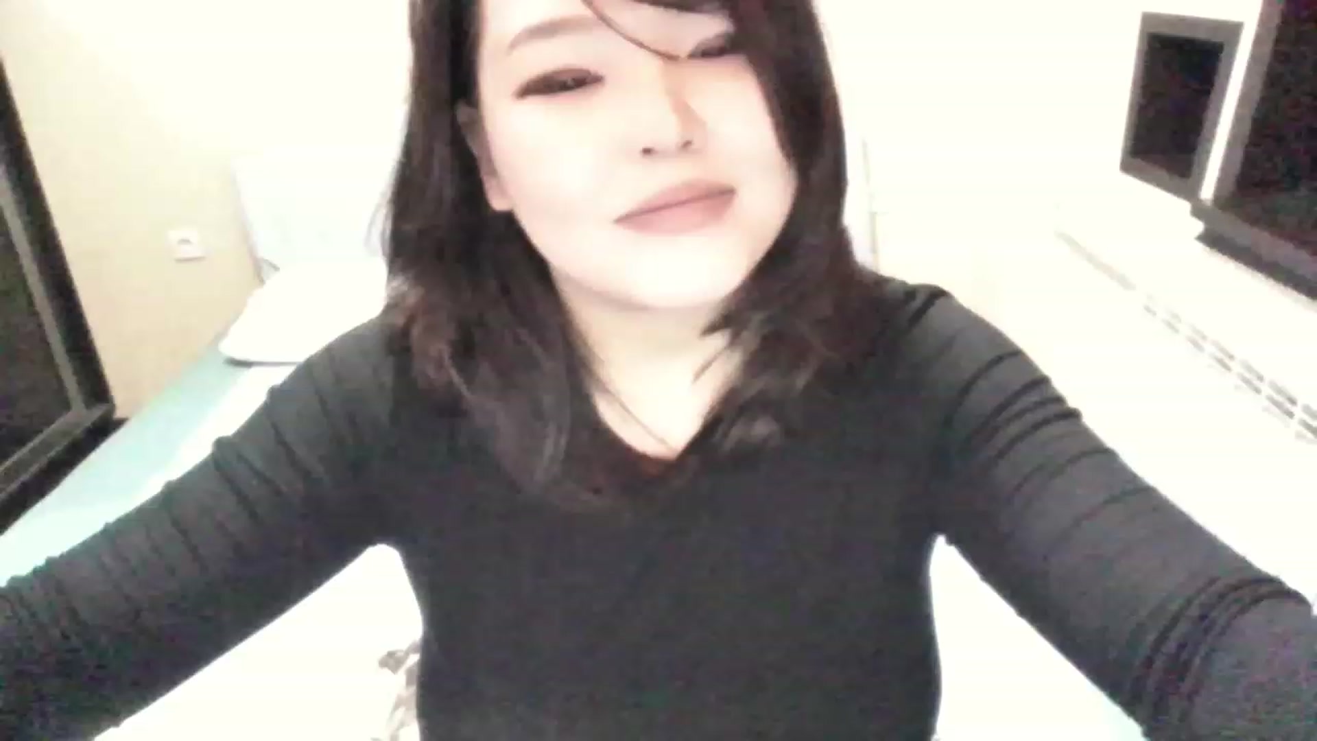 Gallery image thumbnail from MaiChubbyFace's myfreecams stream on, 06/01/2023, 15:47 image 16 of 20