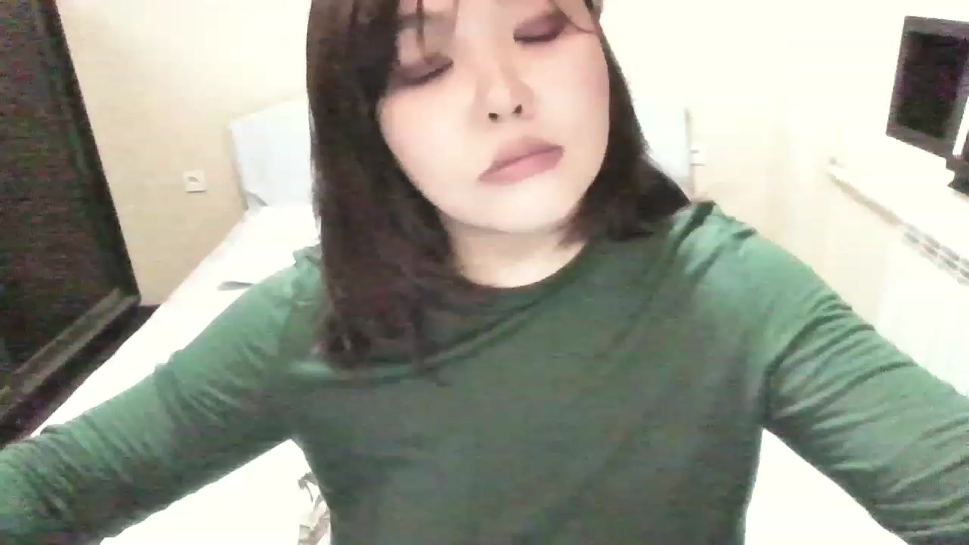Gallery image thumbnail from MaiChubbyFace's myfreecams stream on, 06/03/2023, 17:11 image 6 of 20