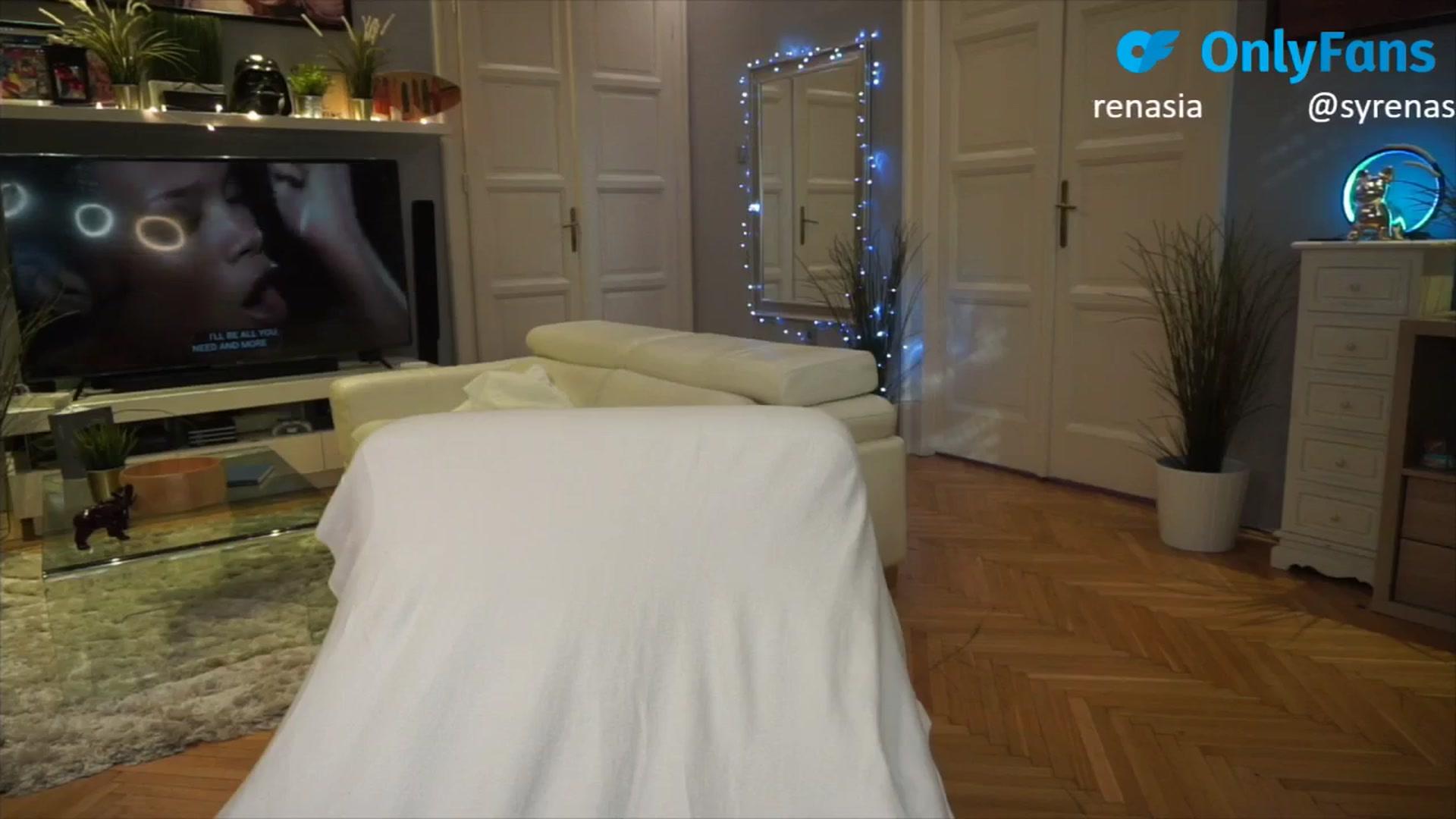 Gallery image thumbnail from MaiStream's myfreecams stream on, 08/17/2025, 16:39 image 12 of 20