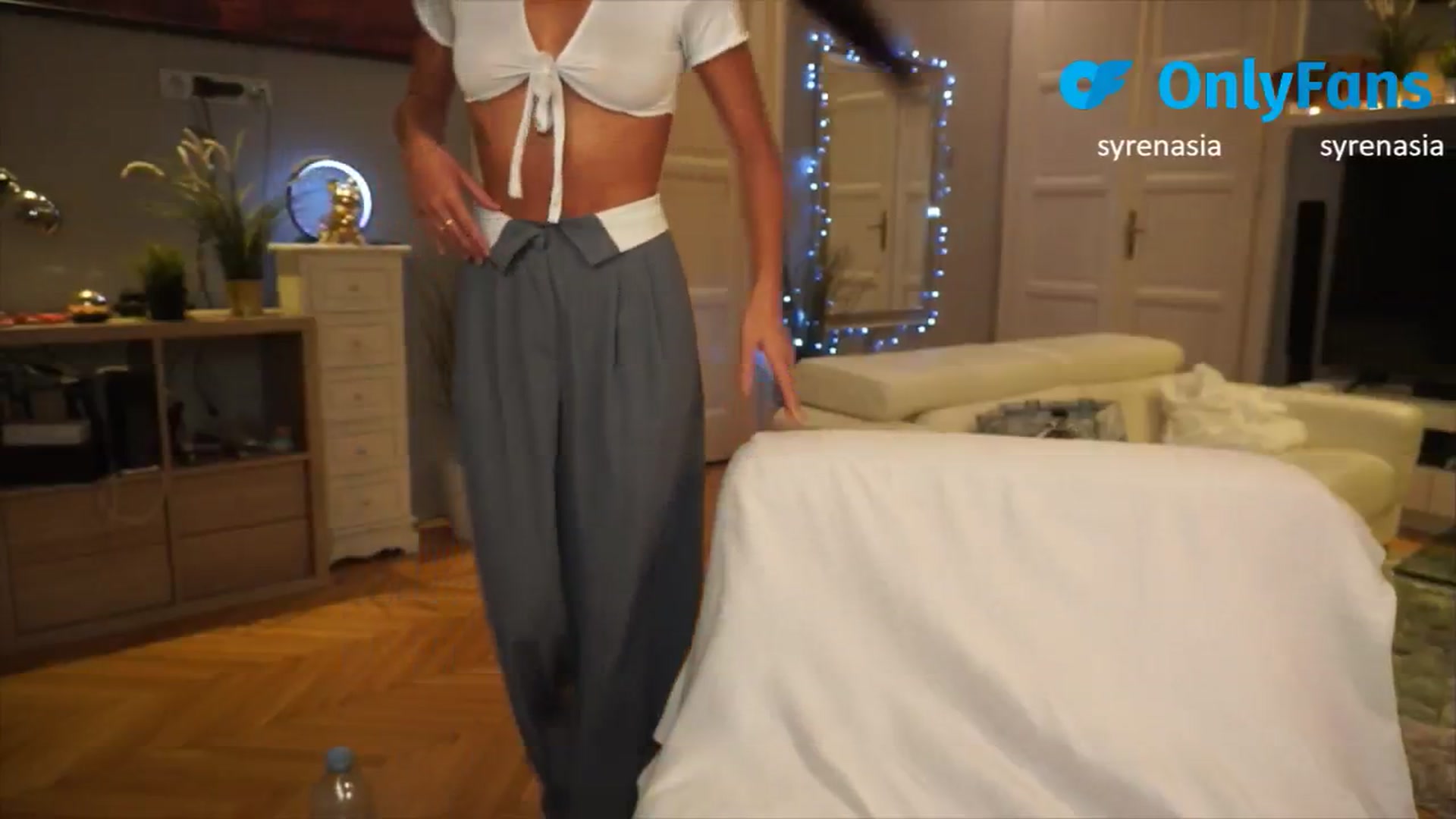 Gallery image thumbnail from MaiStream's myfreecams stream on, 08/19/2025, 10:19 image 15 of 20
