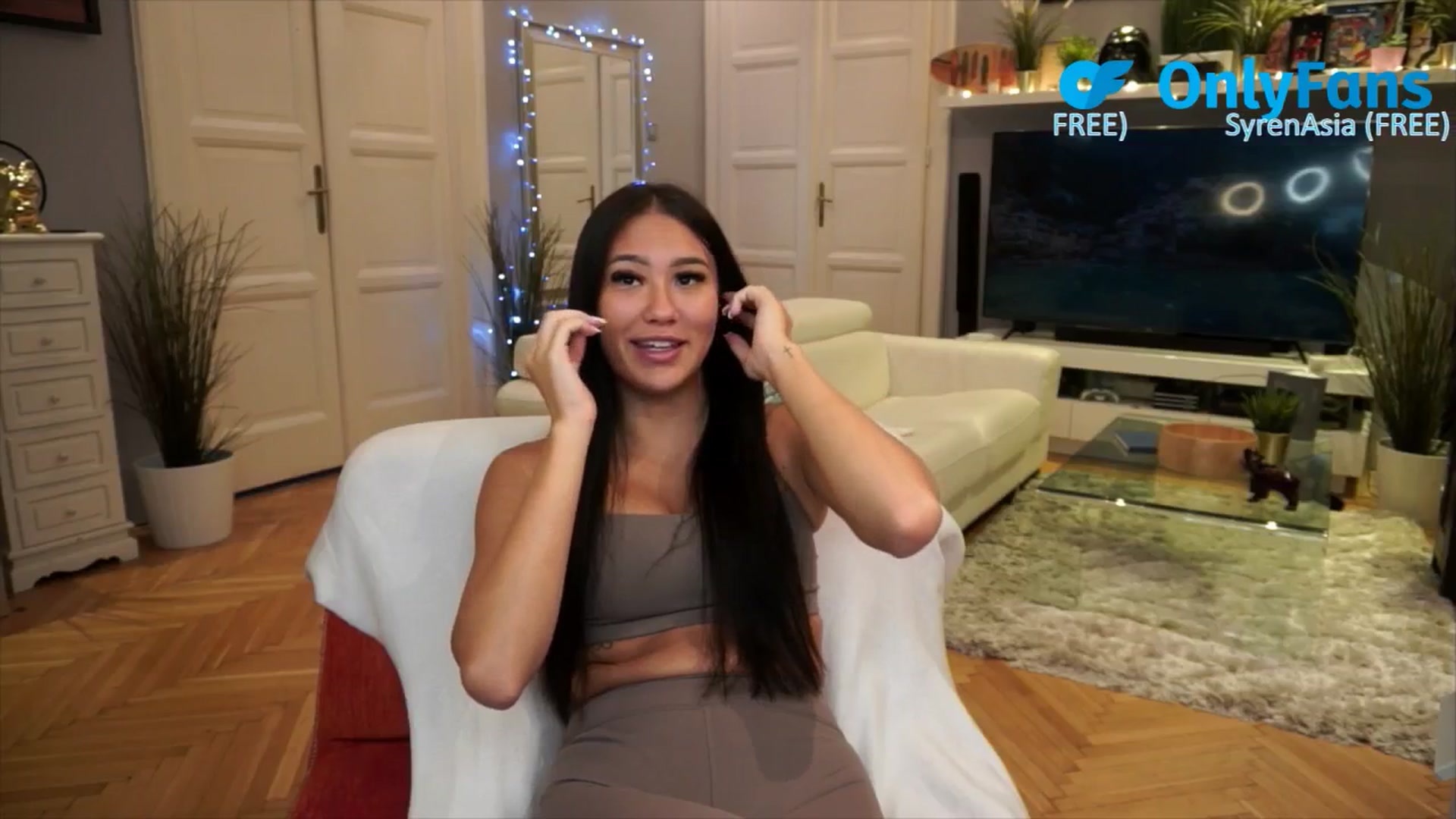 Gallery image thumbnail from MaiStream's myfreecams stream on, 08/25/2025, 12:11 image 10 of 20