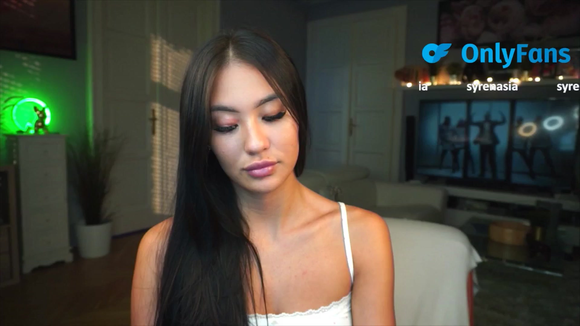 Gallery image thumbnail from MaiStream's myfreecams stream on, 09/05/2025, 16:17 image 12 of 20