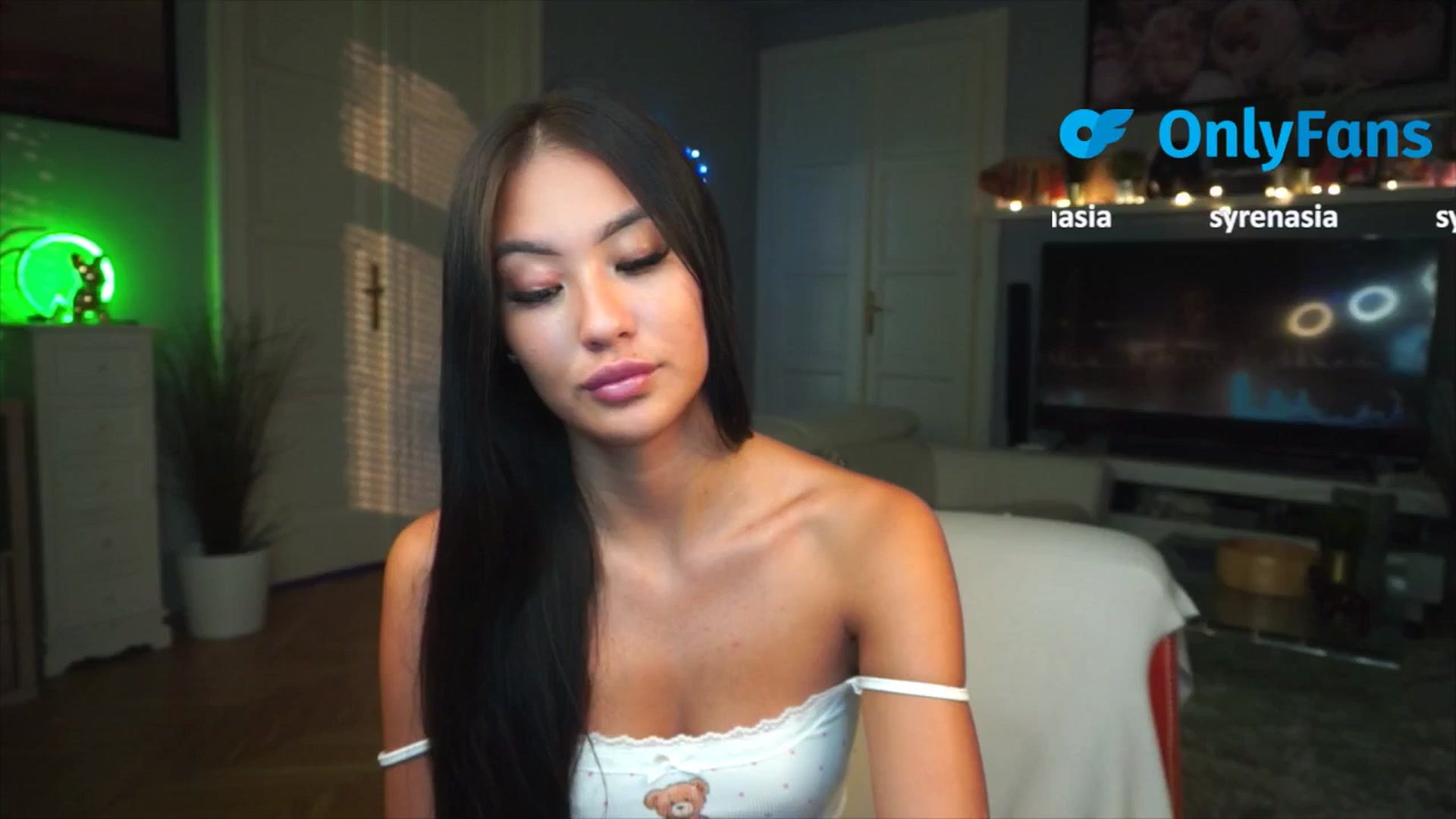 Gallery image thumbnail from MaiStream's myfreecams stream on, 09/05/2025, 16:17 image 15 of 20