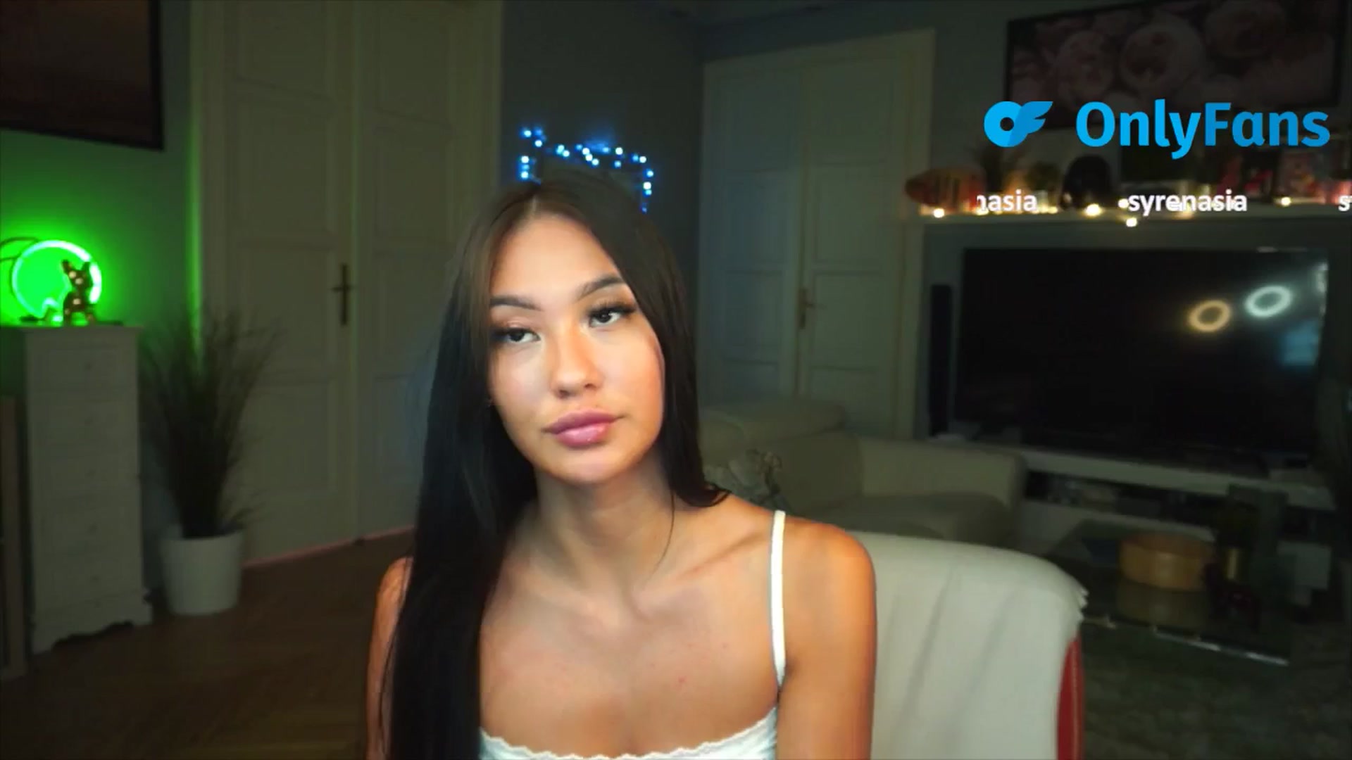 Gallery image thumbnail from MaiStream's myfreecams stream on, 09/05/2025, 17:36 image 15 of 20