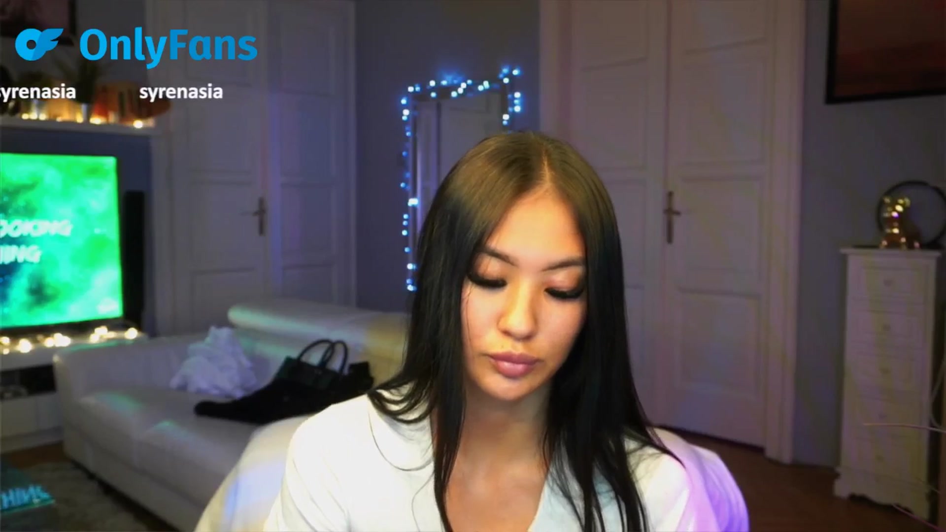 Gallery image thumbnail from MaiStream's myfreecams stream on, 09/15/2025, 17:17 image 15 of 20